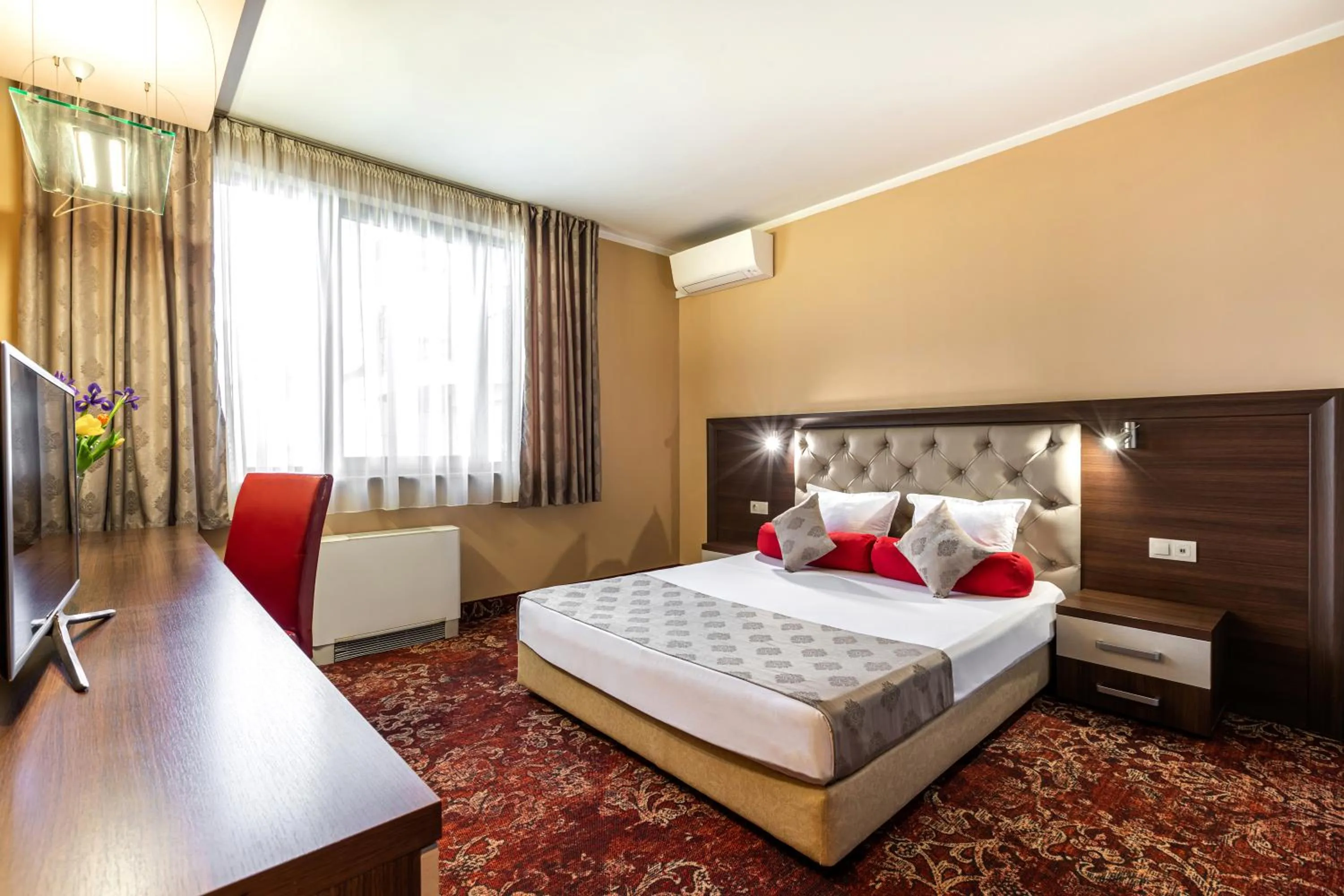 Bed in Business Hotel Plovdiv - Central Location