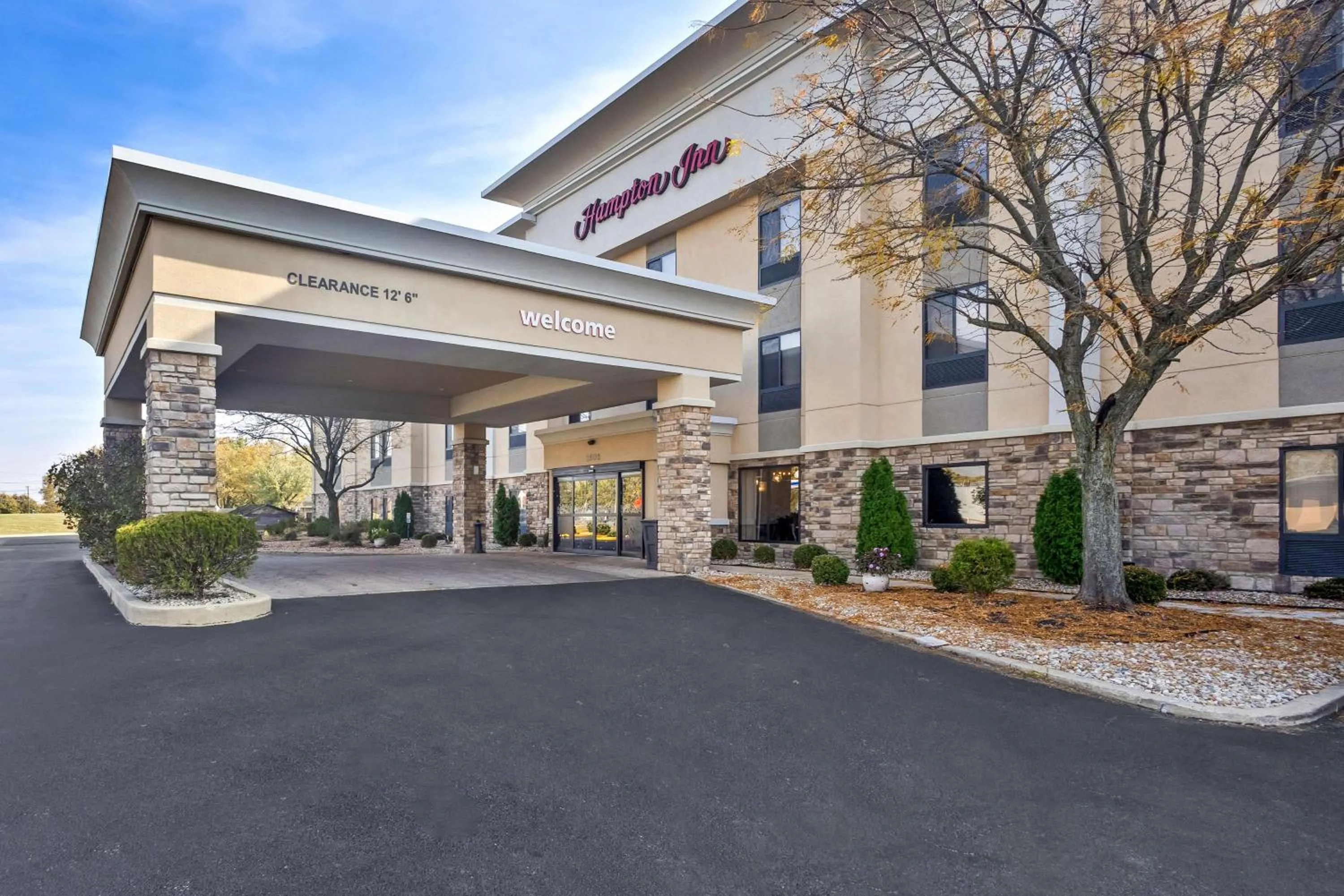 Property building in Hampton Inn Marion