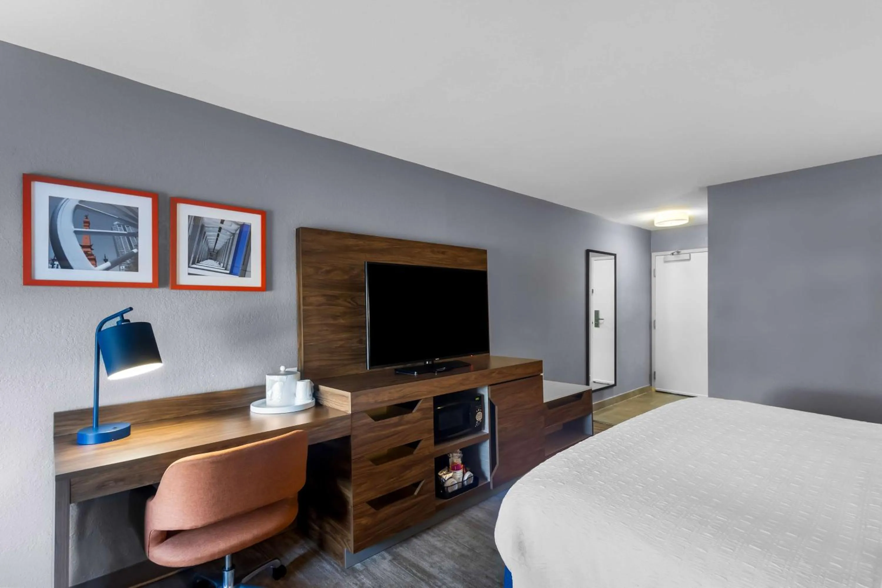 Bedroom, Bed in Hampton Inn Marion