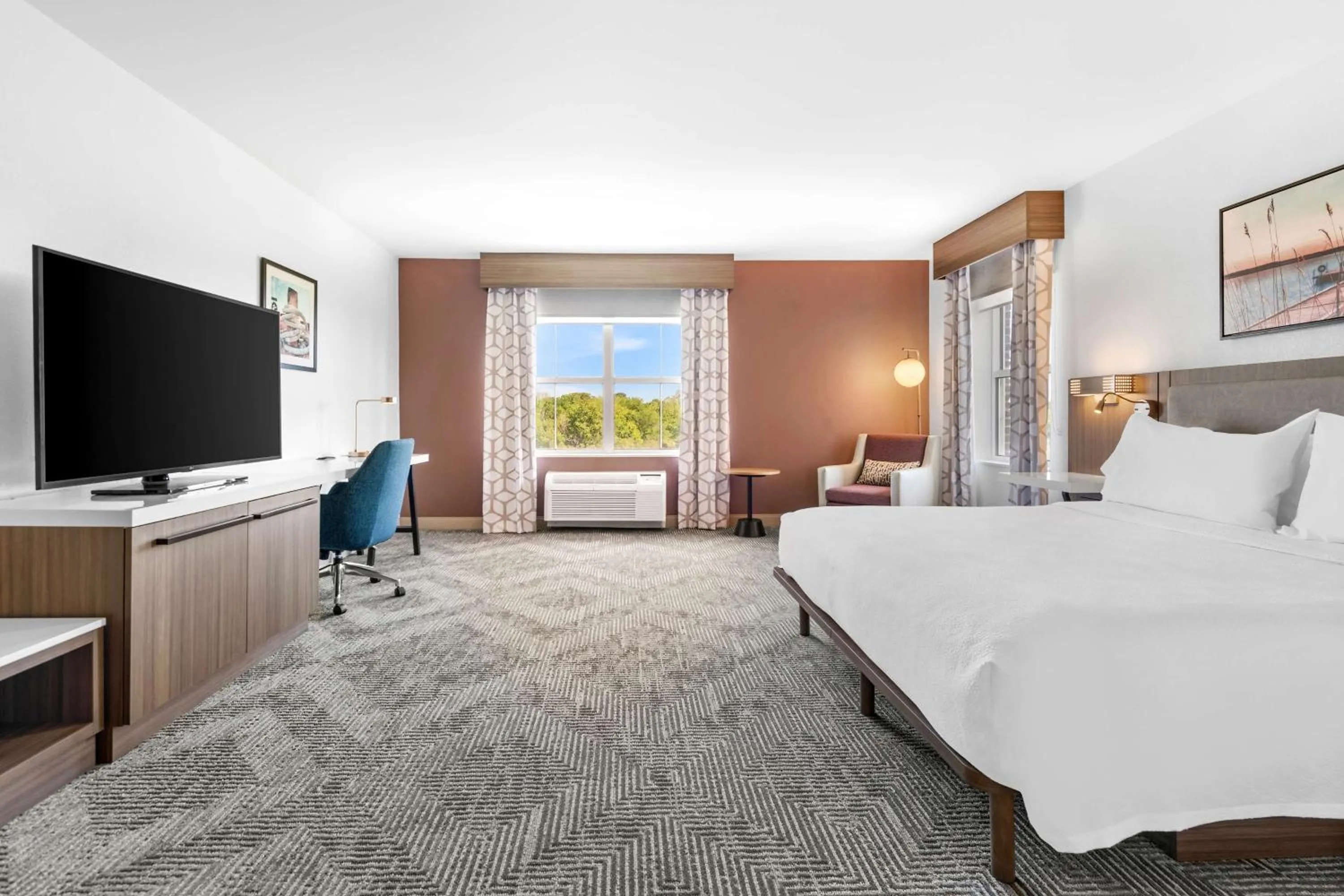 Bed in Hilton Garden Inn Suffolk Riverfront