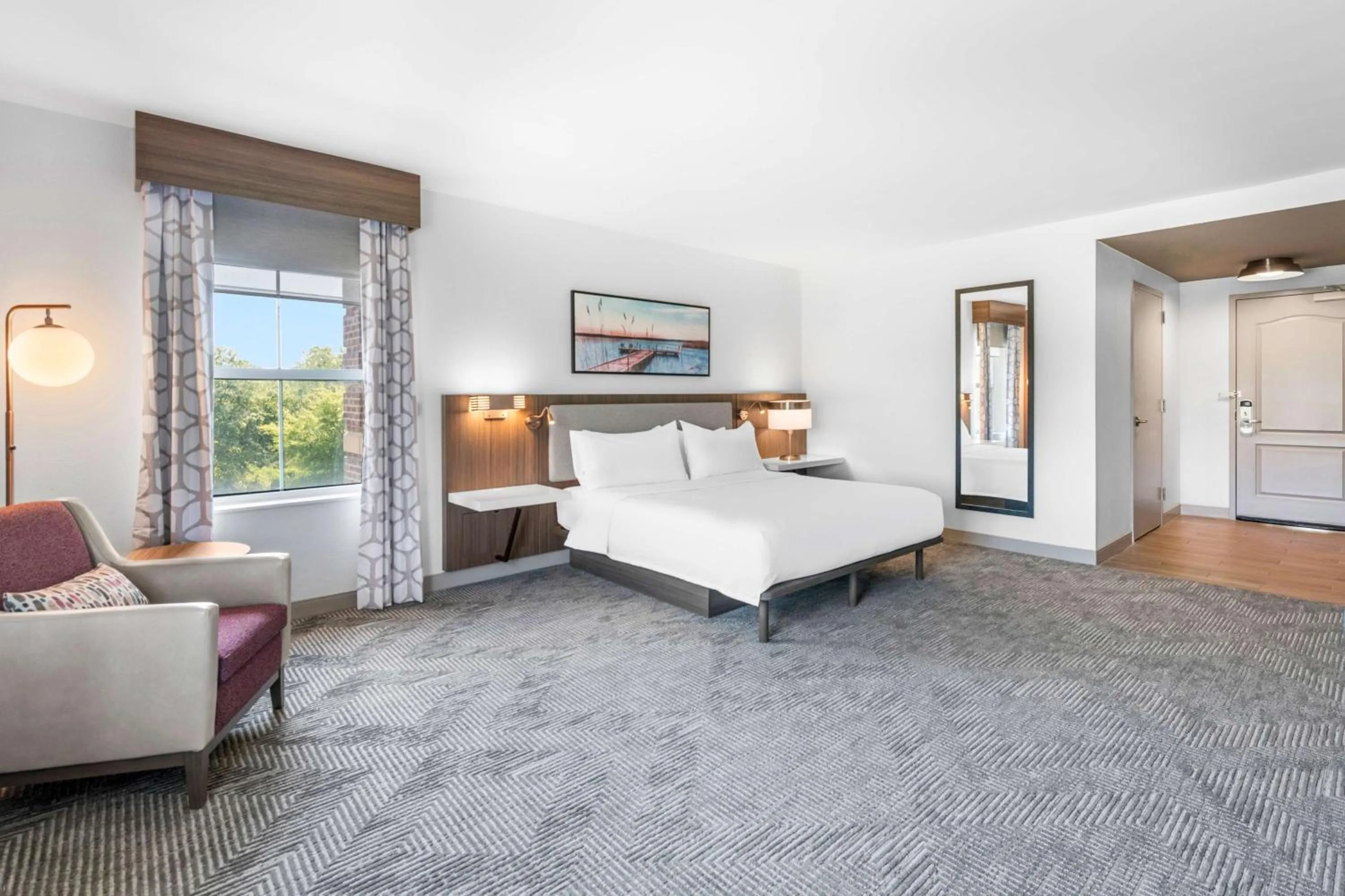 Bed in Hilton Garden Inn Suffolk Riverfront