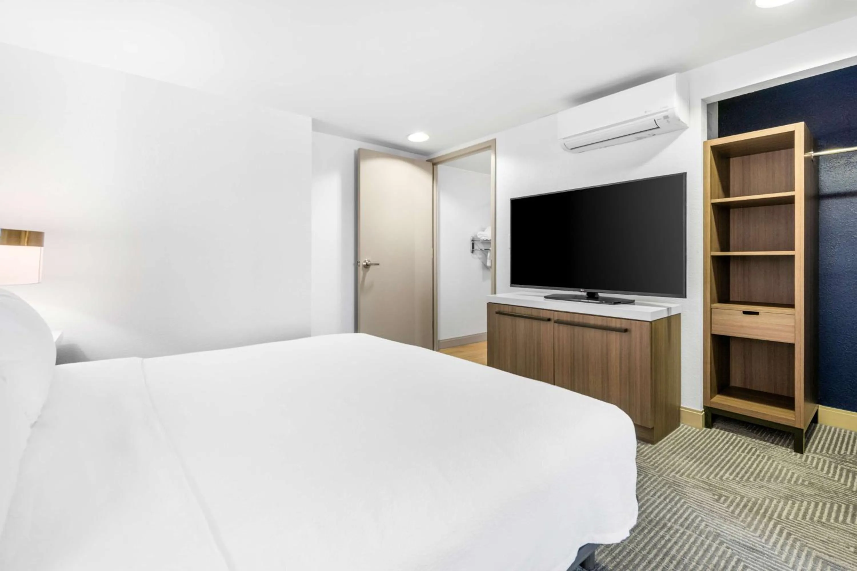 Bed in Hilton Garden Inn Suffolk Riverfront