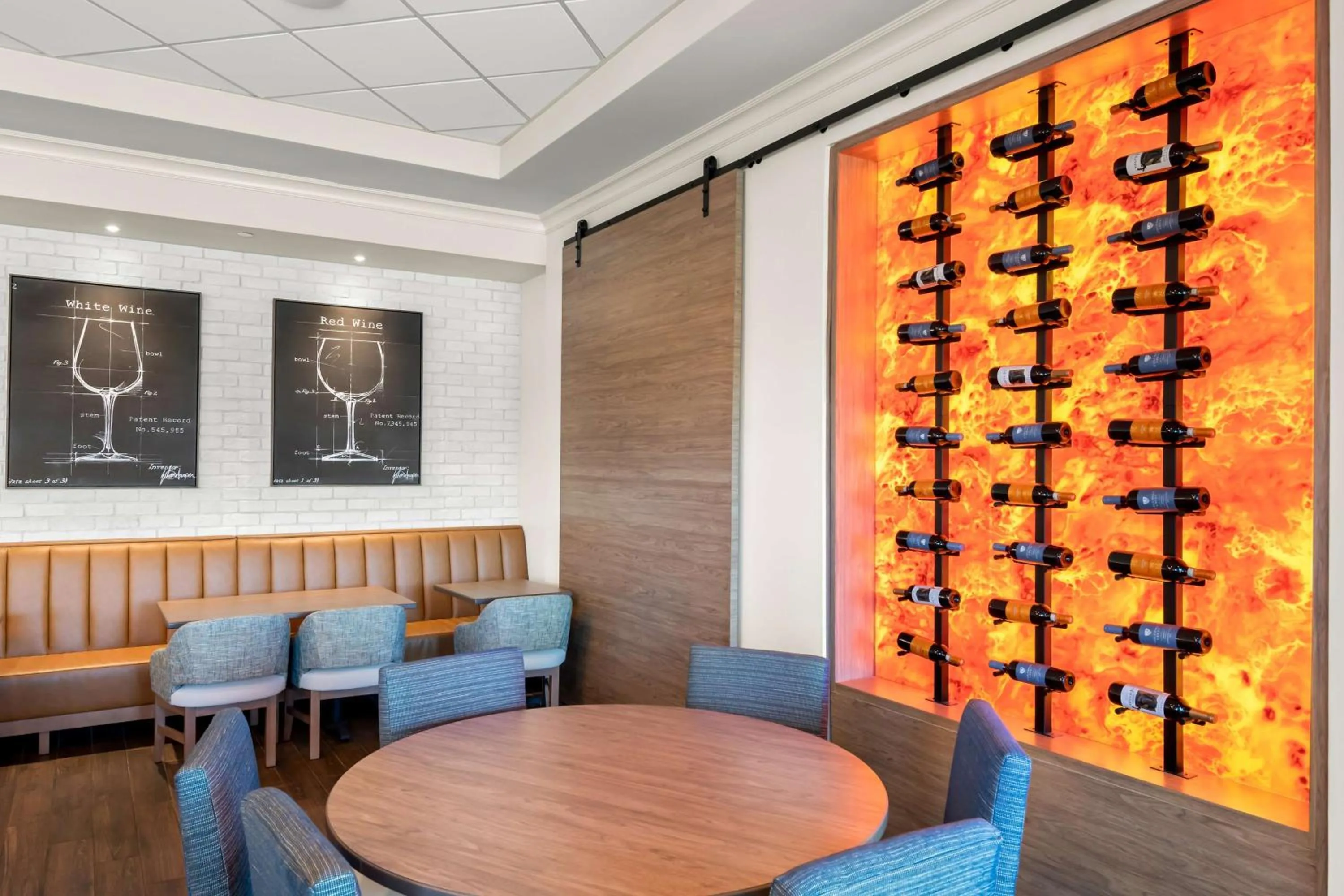 Restaurant/places to eat in Hilton Garden Inn Suffolk Riverfront