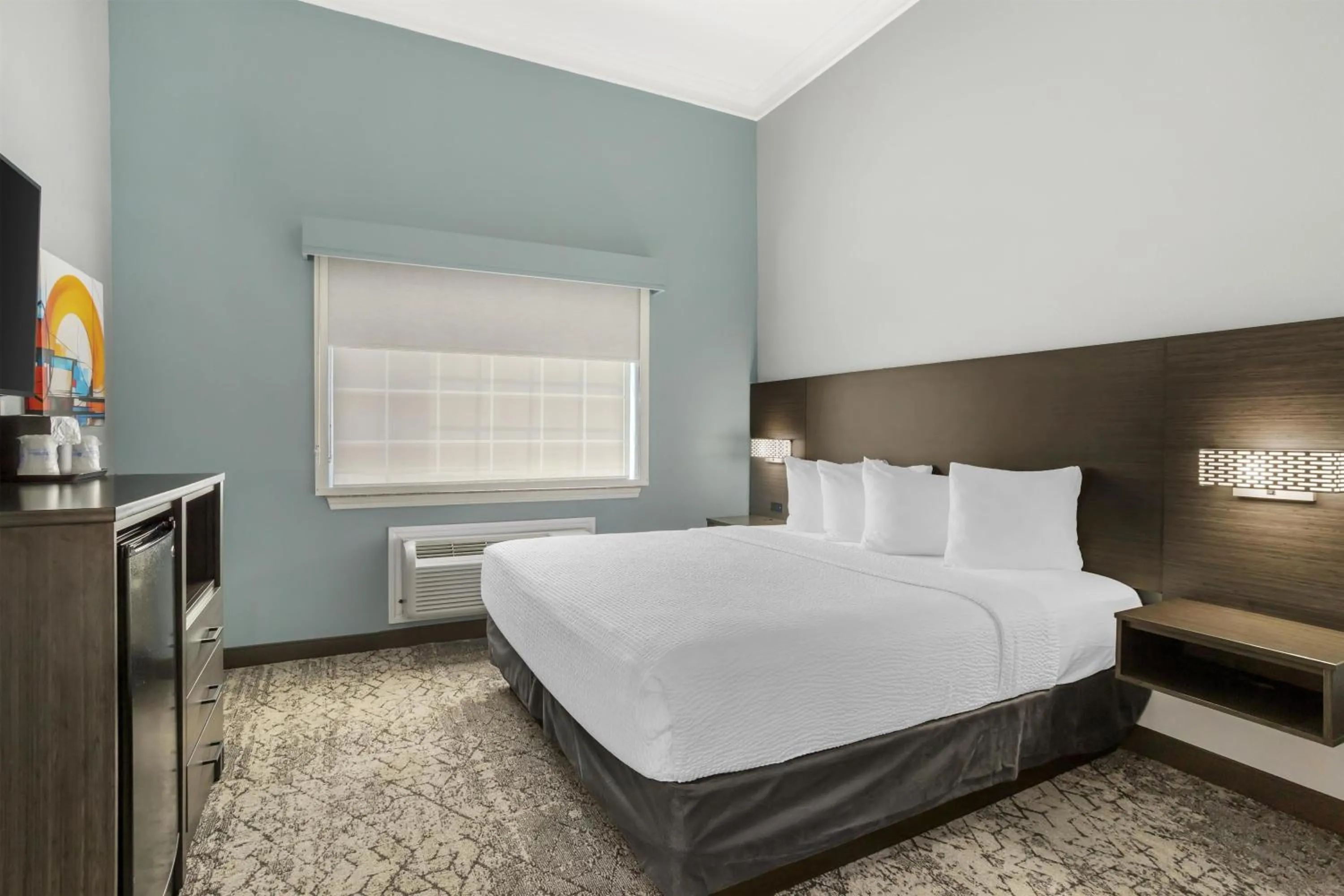 Photo of the whole room, Bed in Best Western Plus New Caney Inn & Suites