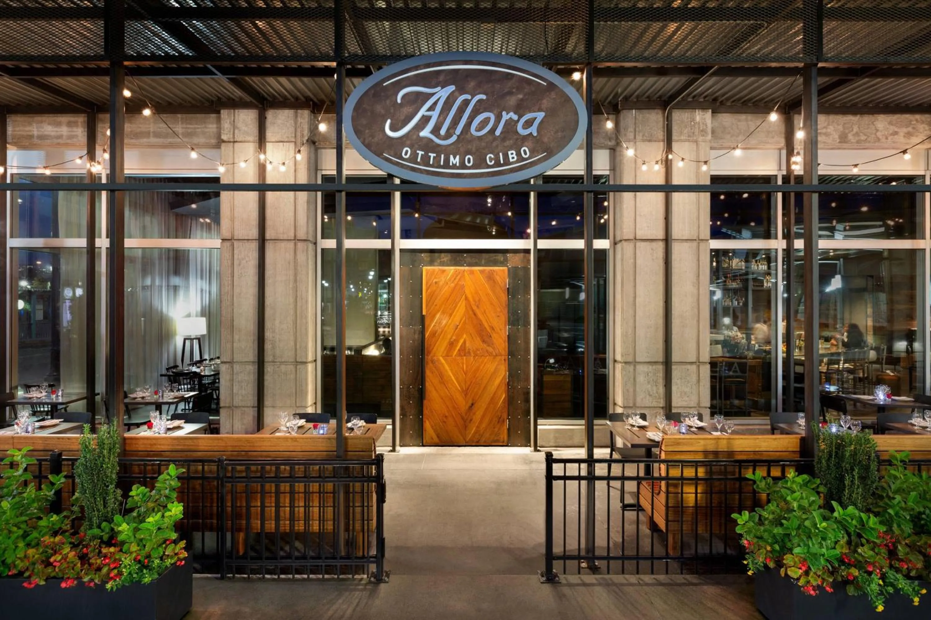 Restaurant/places to eat in Twelve Midtown, Autograph Collection