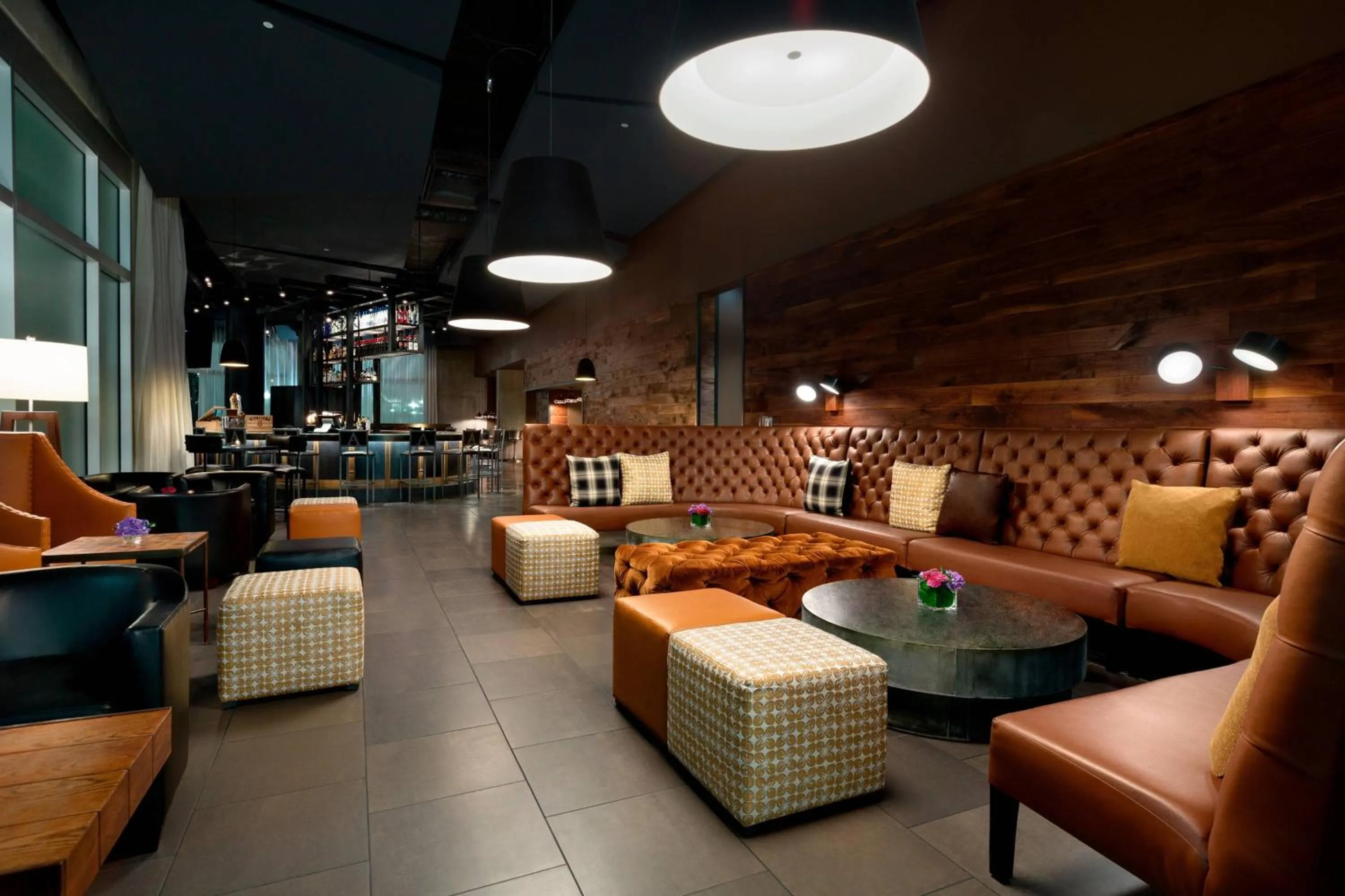 Lounge or bar in Twelve Midtown, Autograph Collection