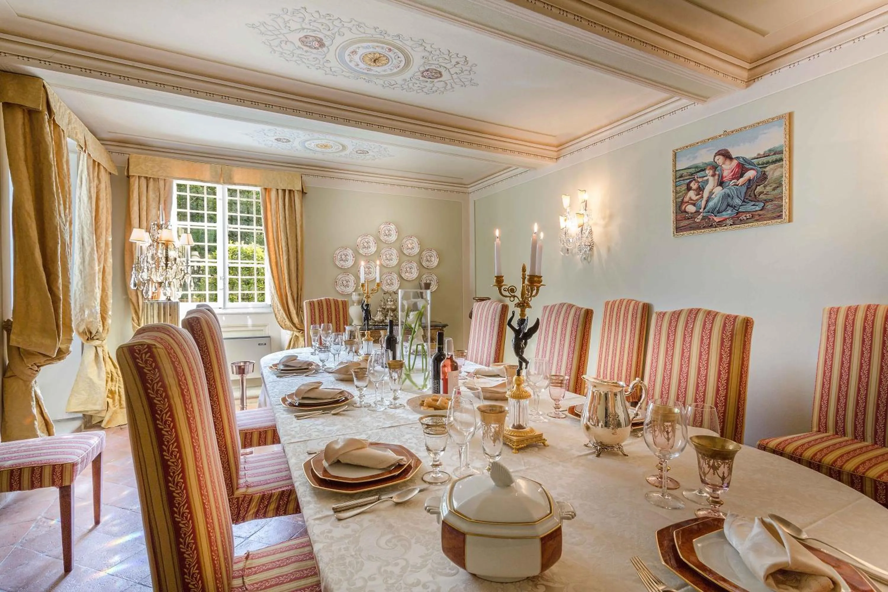 Dining area in Coselli 's Collection. Luxury Villas Rental