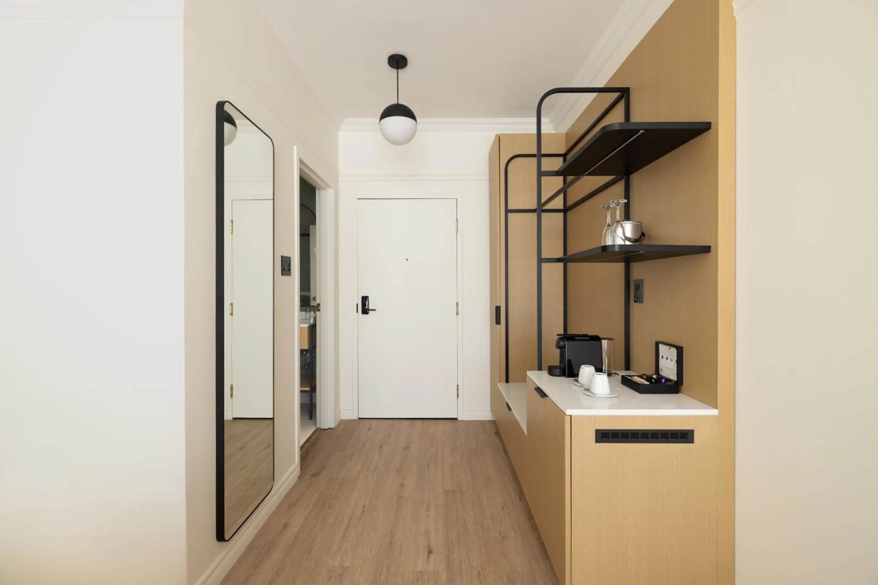 Facade/entrance in Auberge de la Montagne Coupée