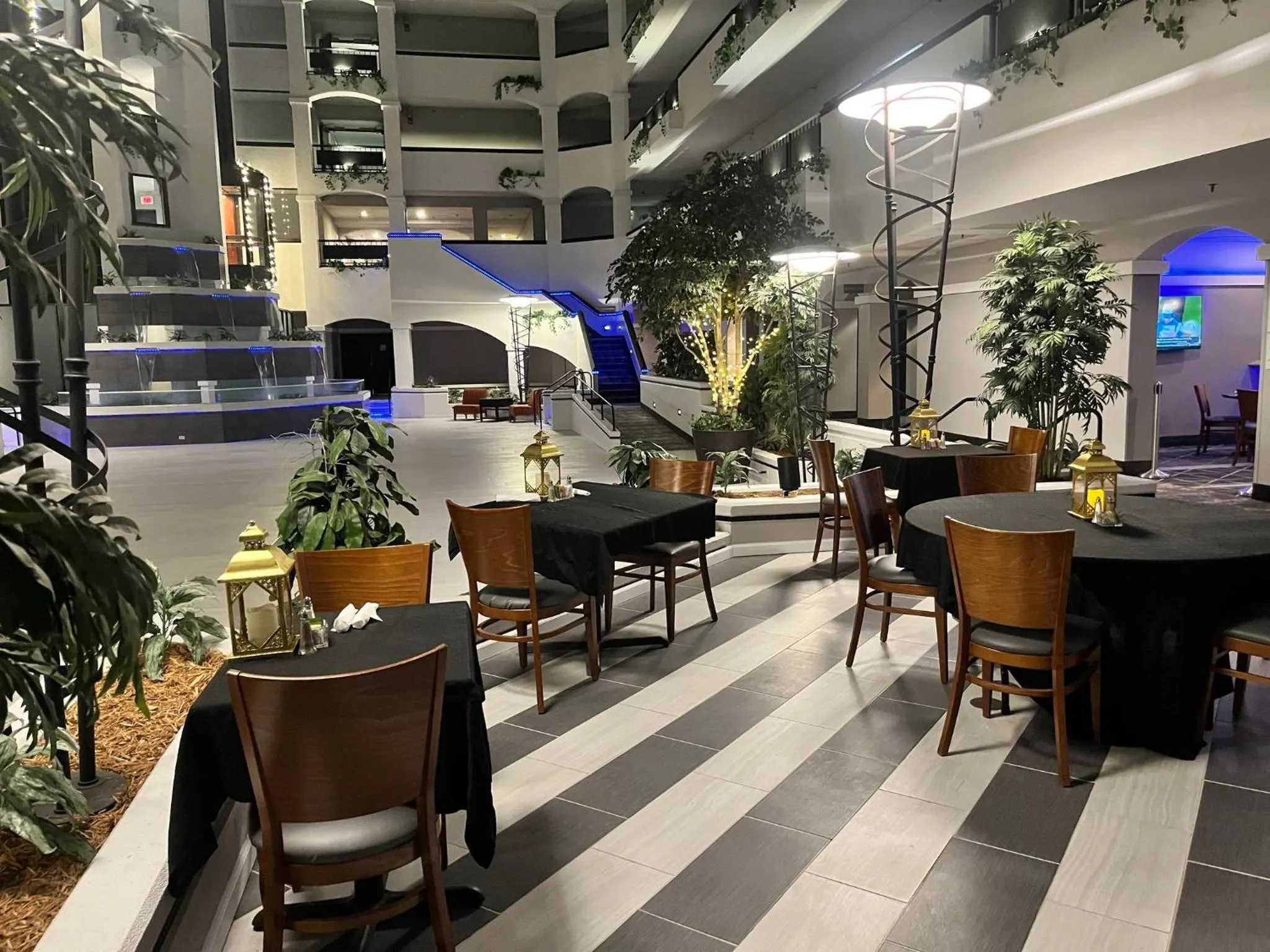 Lounge or bar in Holiday Inn & Suites Springfield - I-44 by IHG