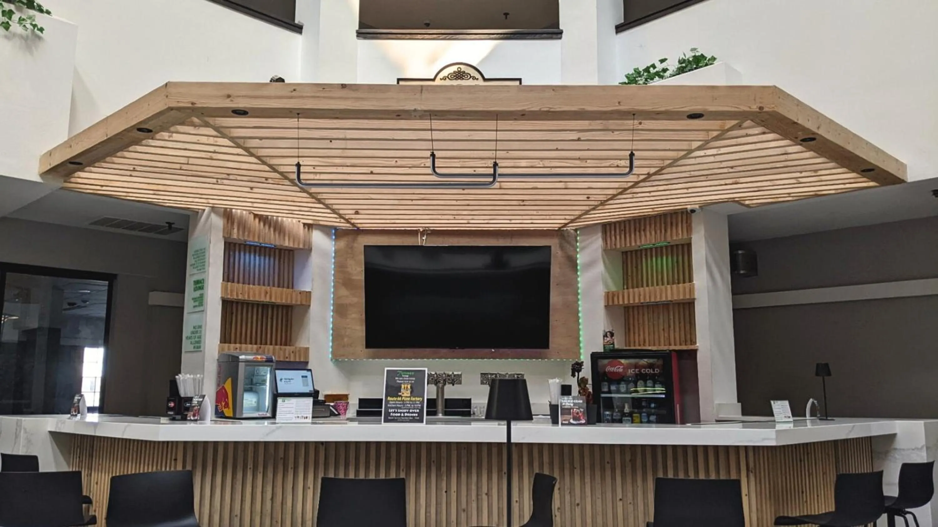 Lounge or bar in Holiday Inn & Suites Springfield - I-44 by IHG