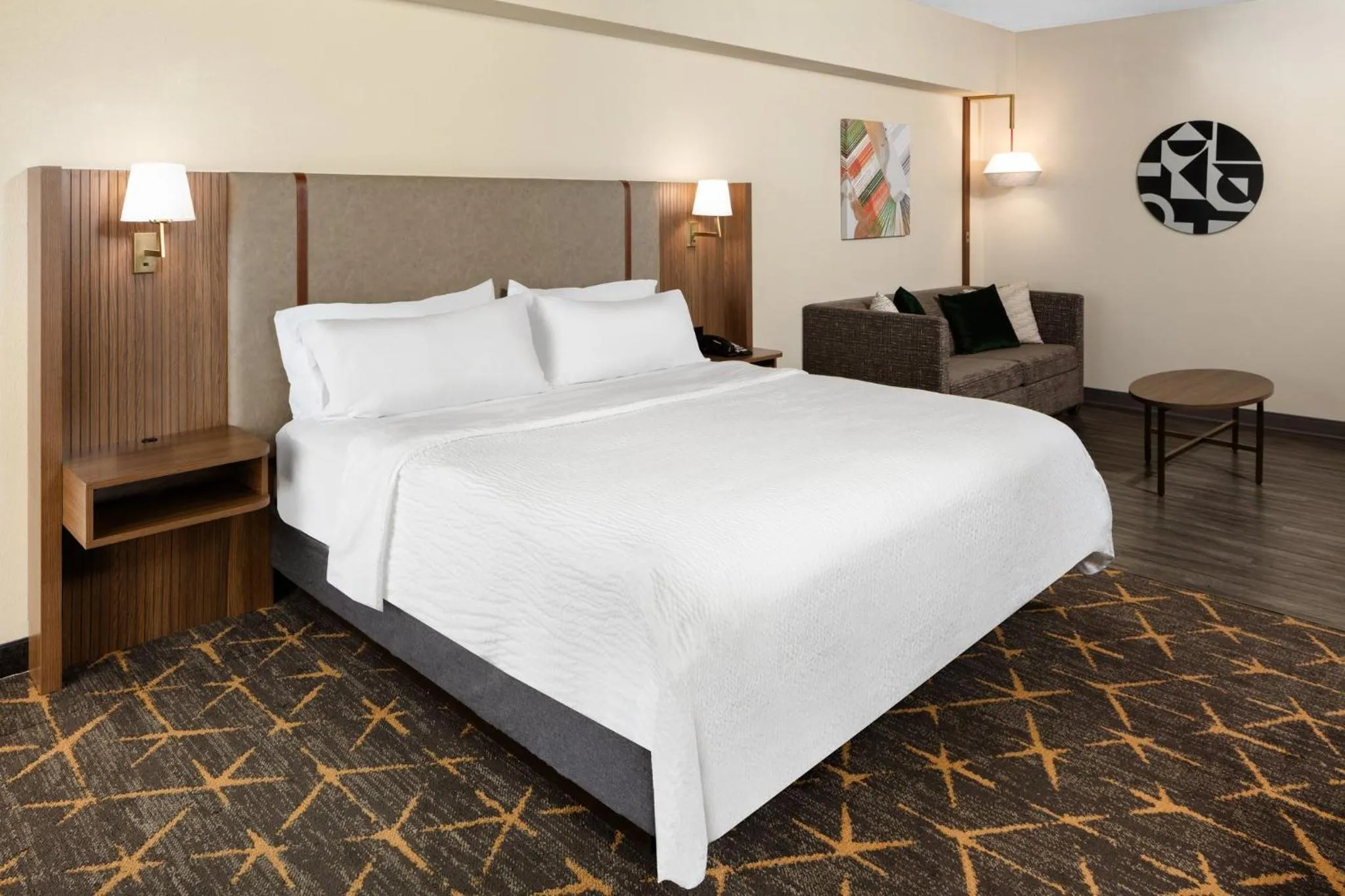 Photo of the whole room, Bed in Holiday Inn & Suites Springfield - I-44 by IHG
