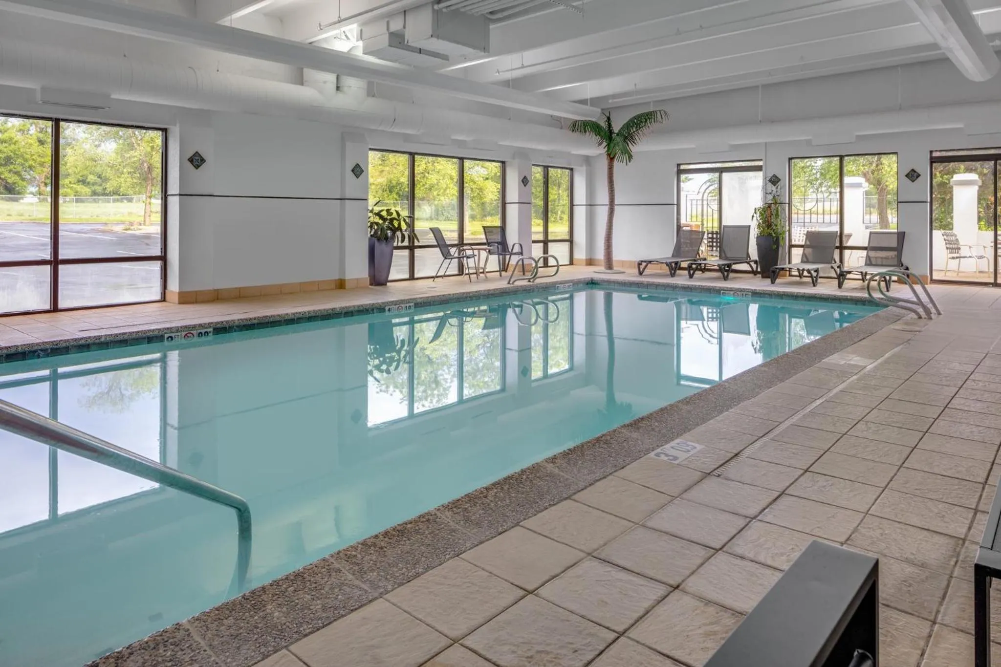 Lobby or reception in Holiday Inn & Suites Springfield - I-44 by IHG