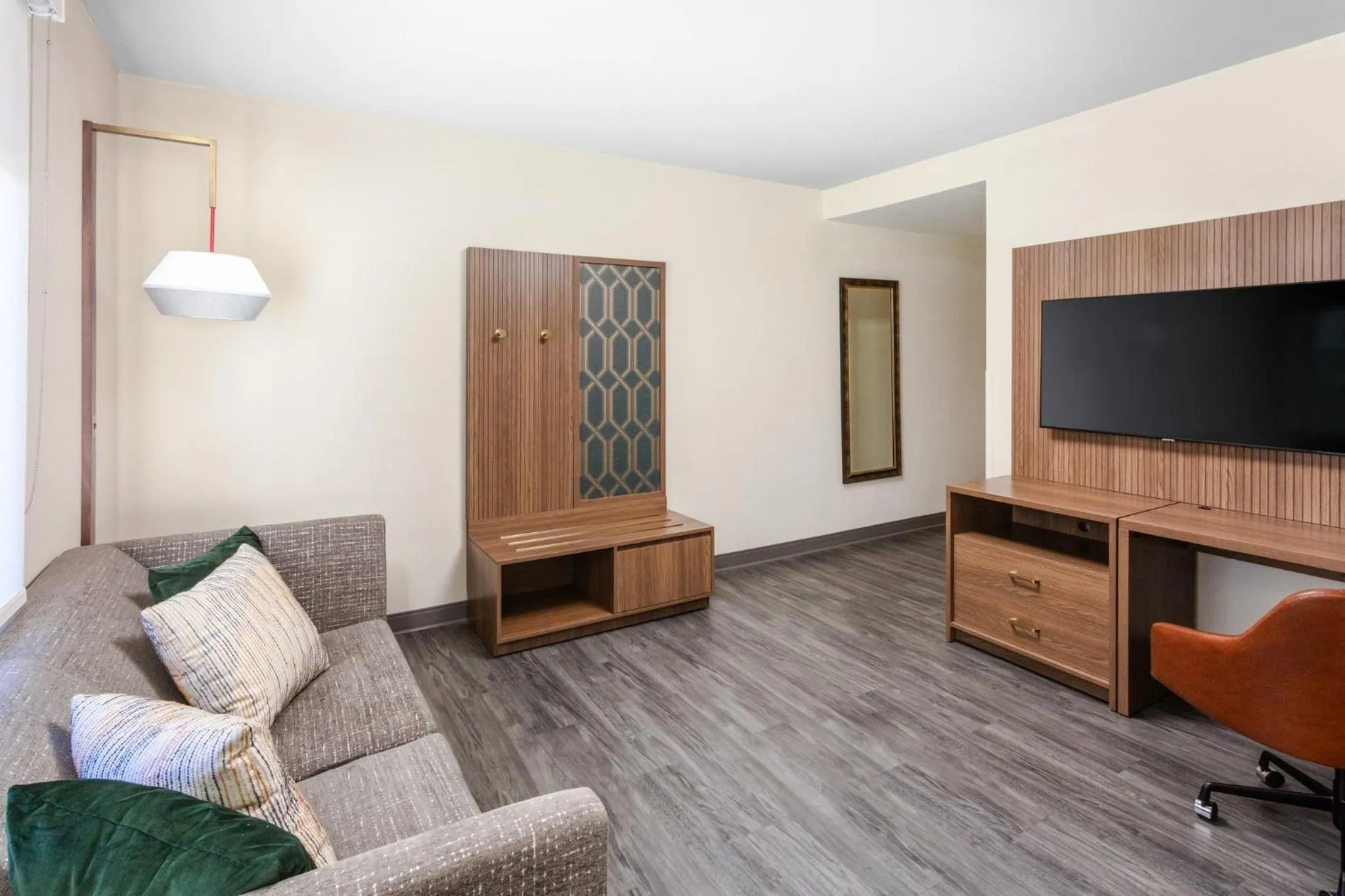 Photo of the whole room in Holiday Inn & Suites Springfield - I-44 by IHG