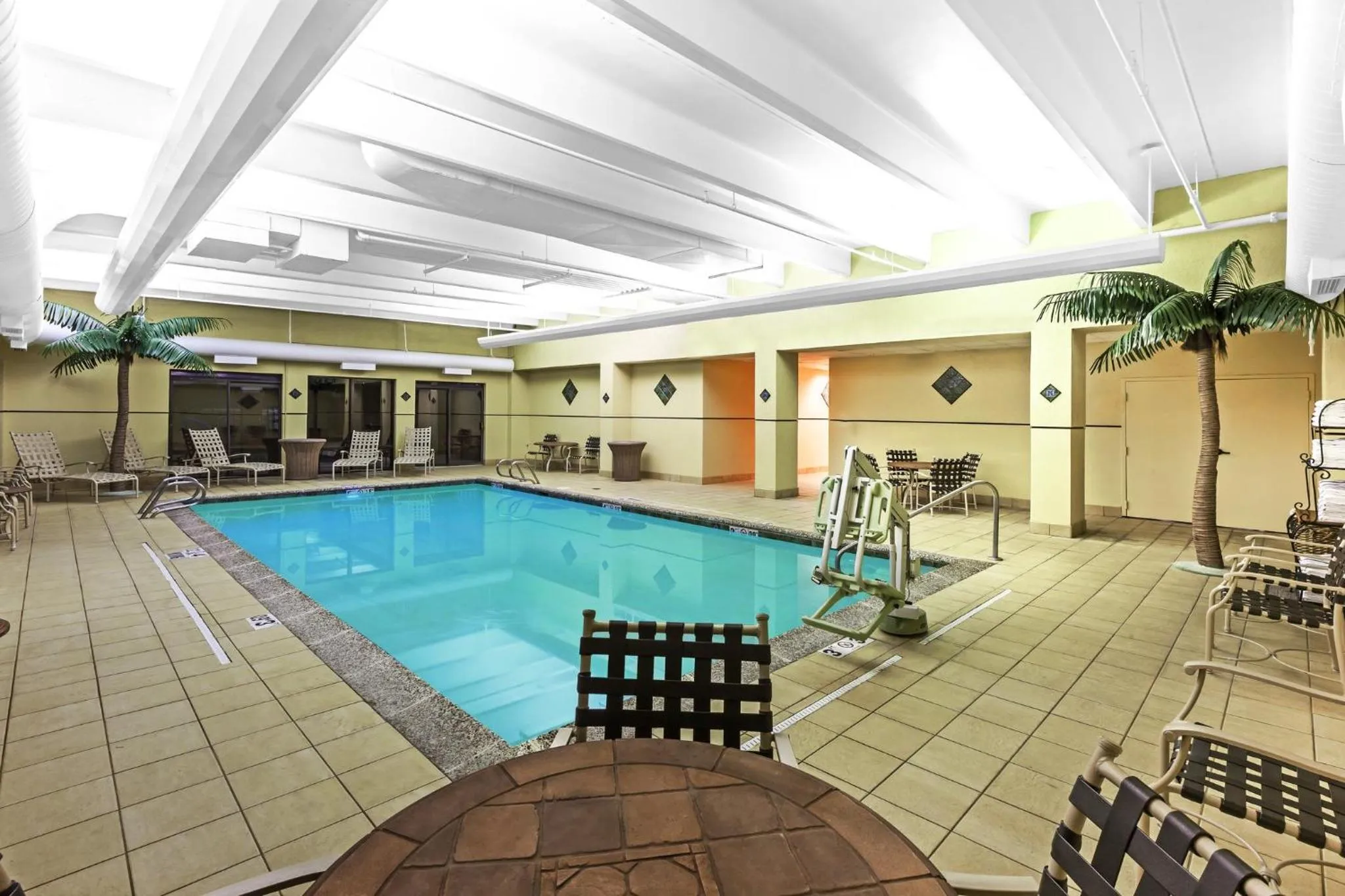 Swimming pool in Holiday Inn & Suites Springfield - I-44 by IHG
