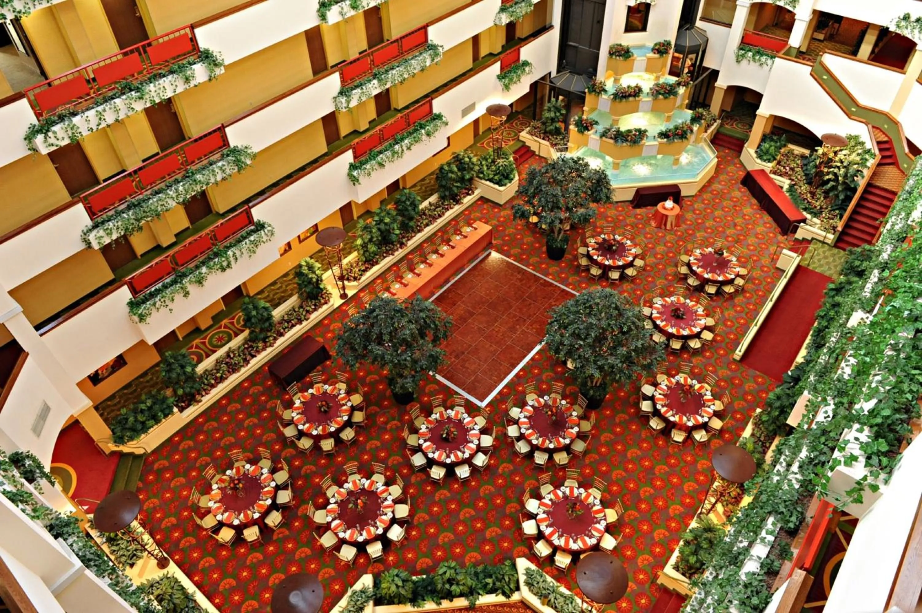 Restaurant/places to eat in Holiday Inn & Suites Springfield - I-44 by IHG