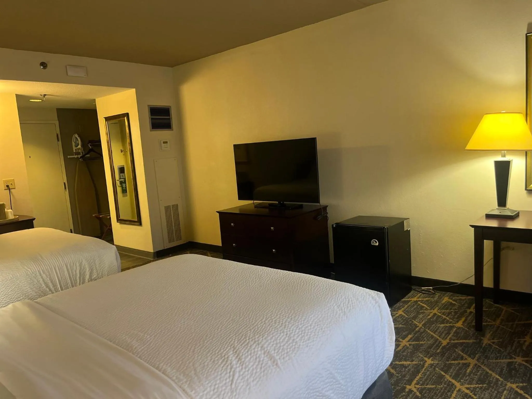 Photo of the whole room, Bed in Holiday Inn & Suites Springfield - I-44 by IHG