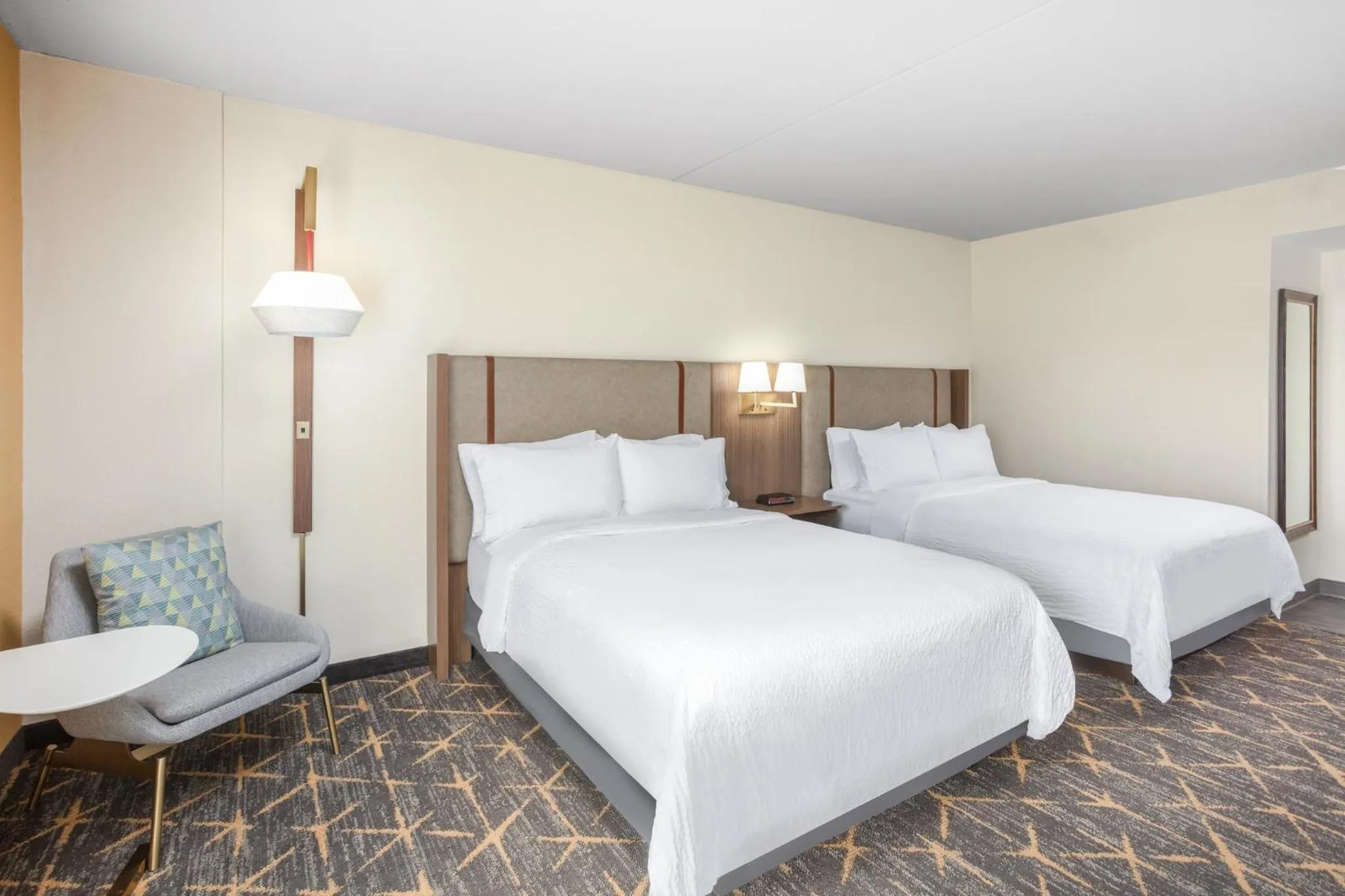 Photo of the whole room, Bed in Holiday Inn & Suites Springfield - I-44 by IHG