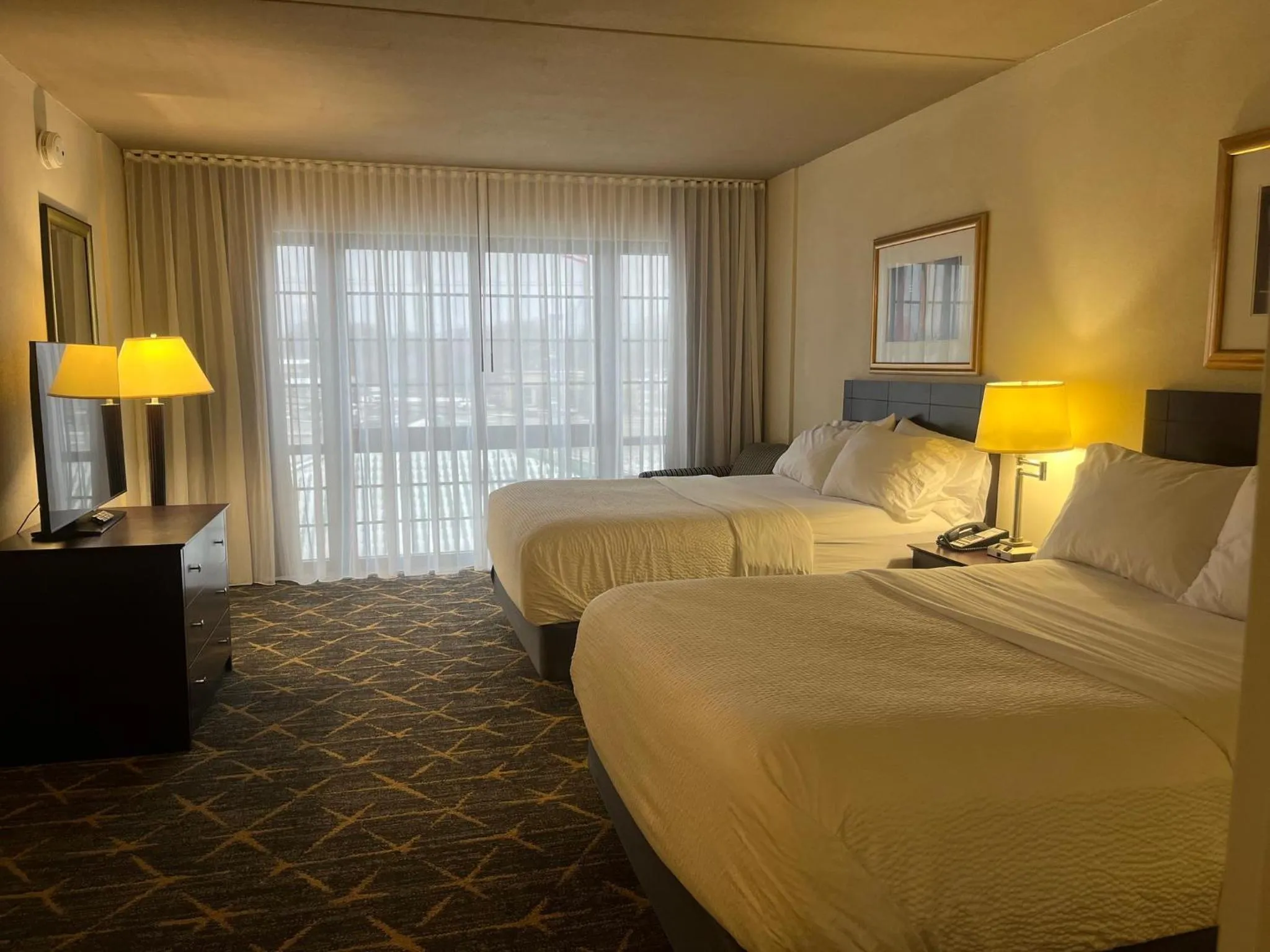 Photo of the whole room, Bed in Holiday Inn & Suites Springfield - I-44 by IHG