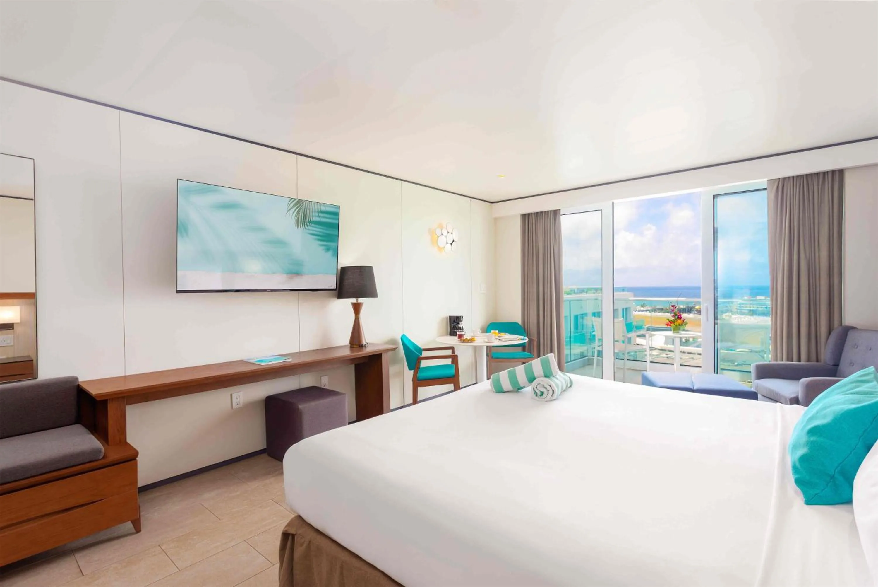 Photo of the whole room, Bed in Sonesta Maho Beach All Inclusive Resort Casino & Spa