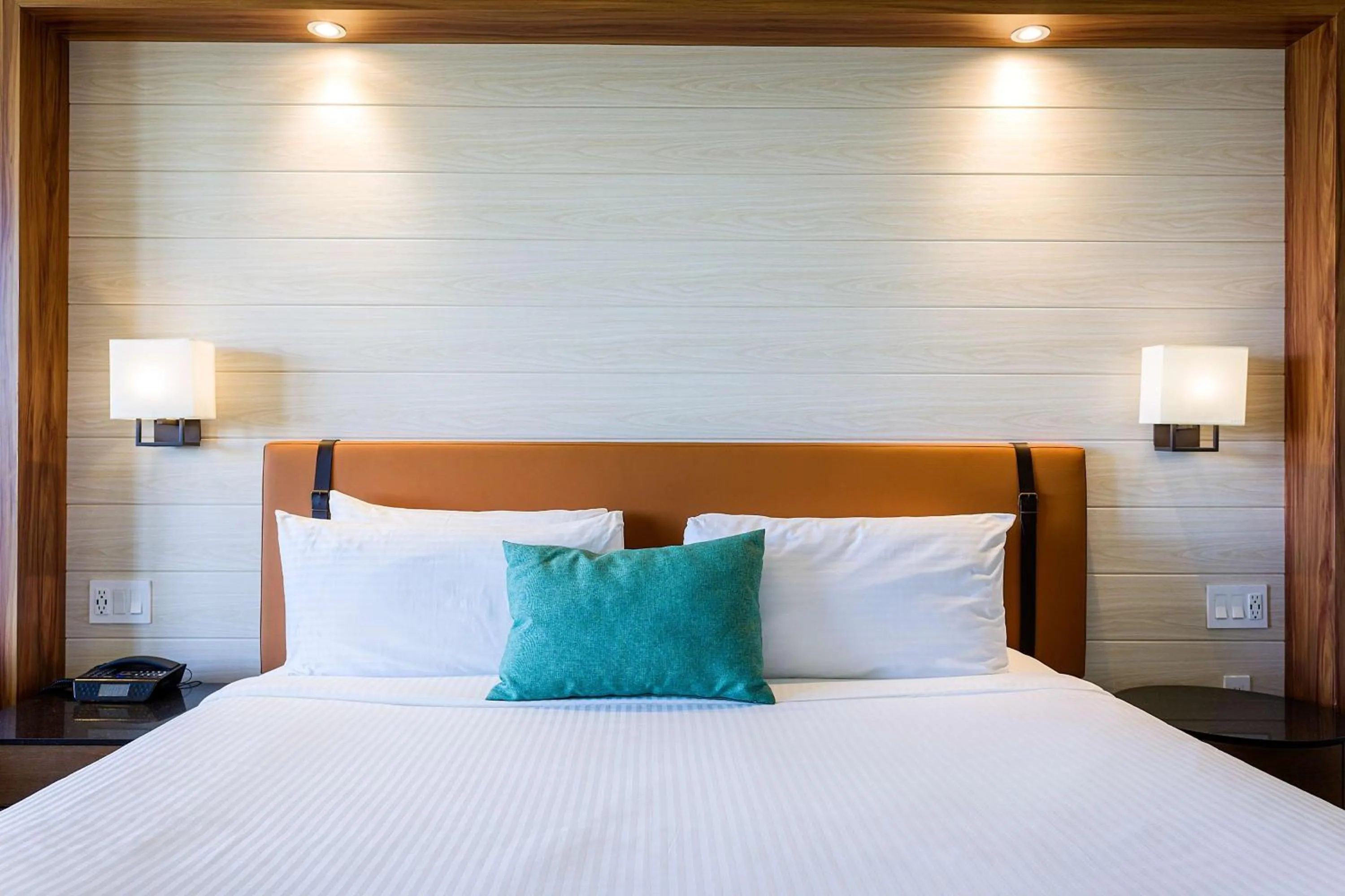 Bedroom, Bed in Sonesta Maho Beach All Inclusive Resort Casino & Spa