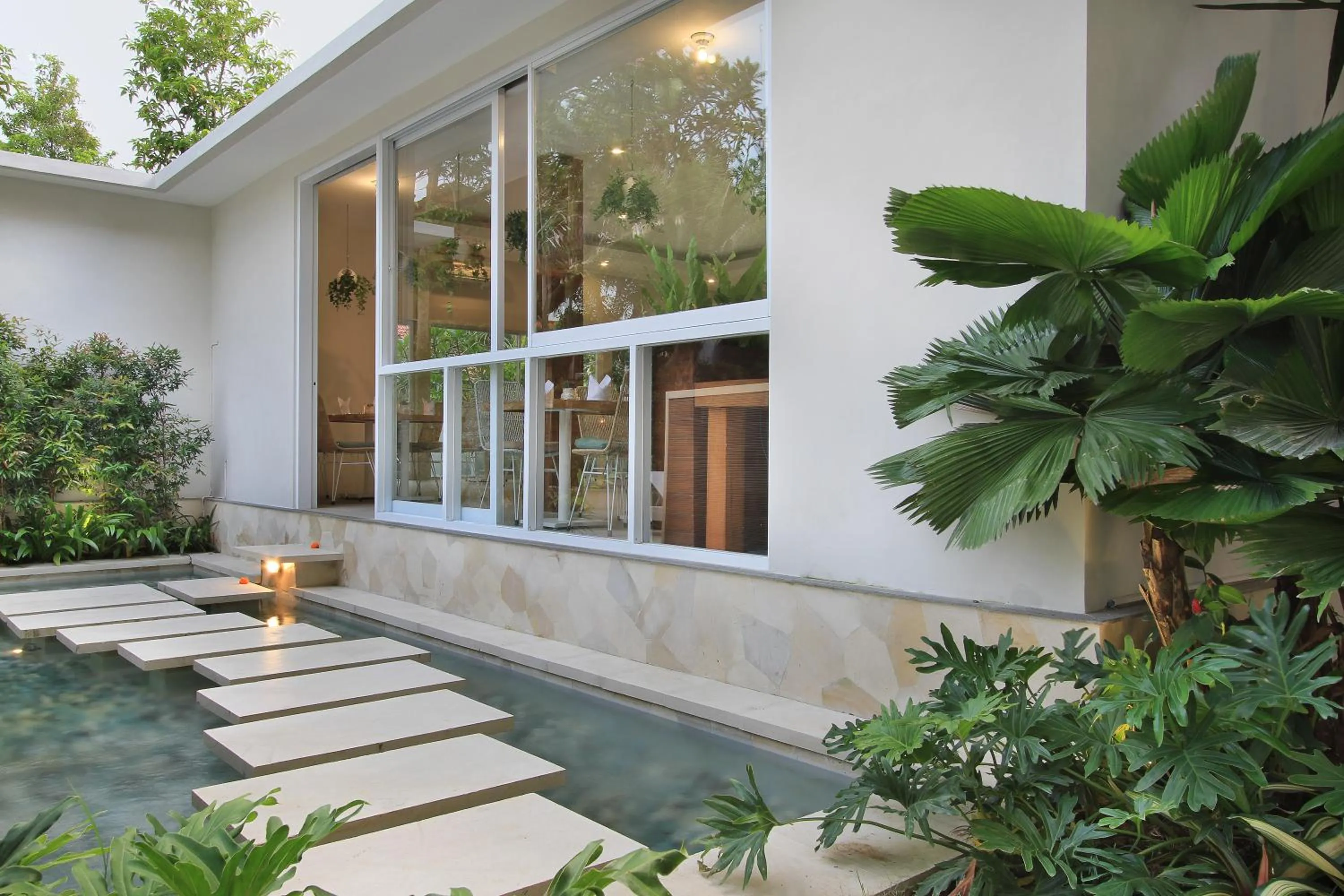 Restaurant/places to eat in Tapa Tepi Kali Canggu