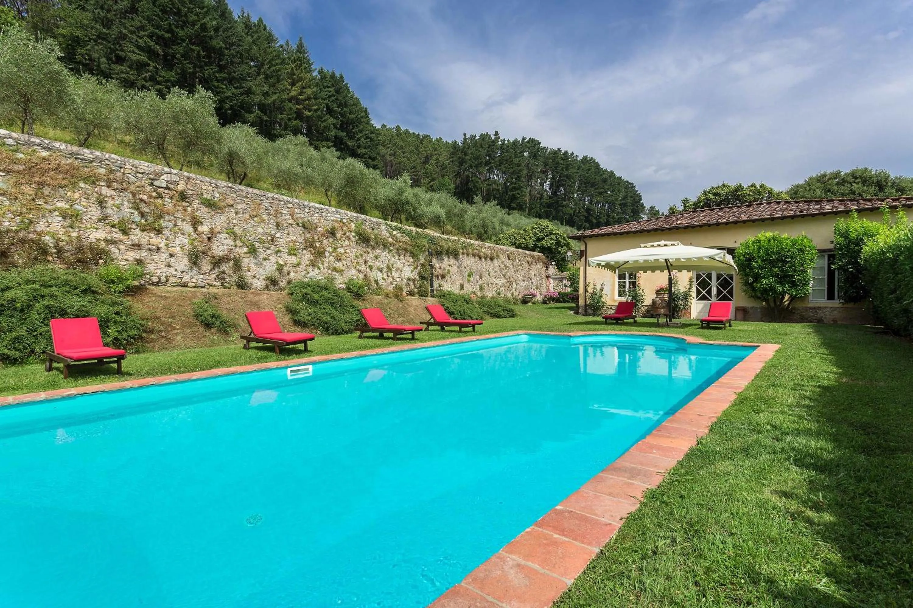 Swimming pool in Coselli's luxury Villas