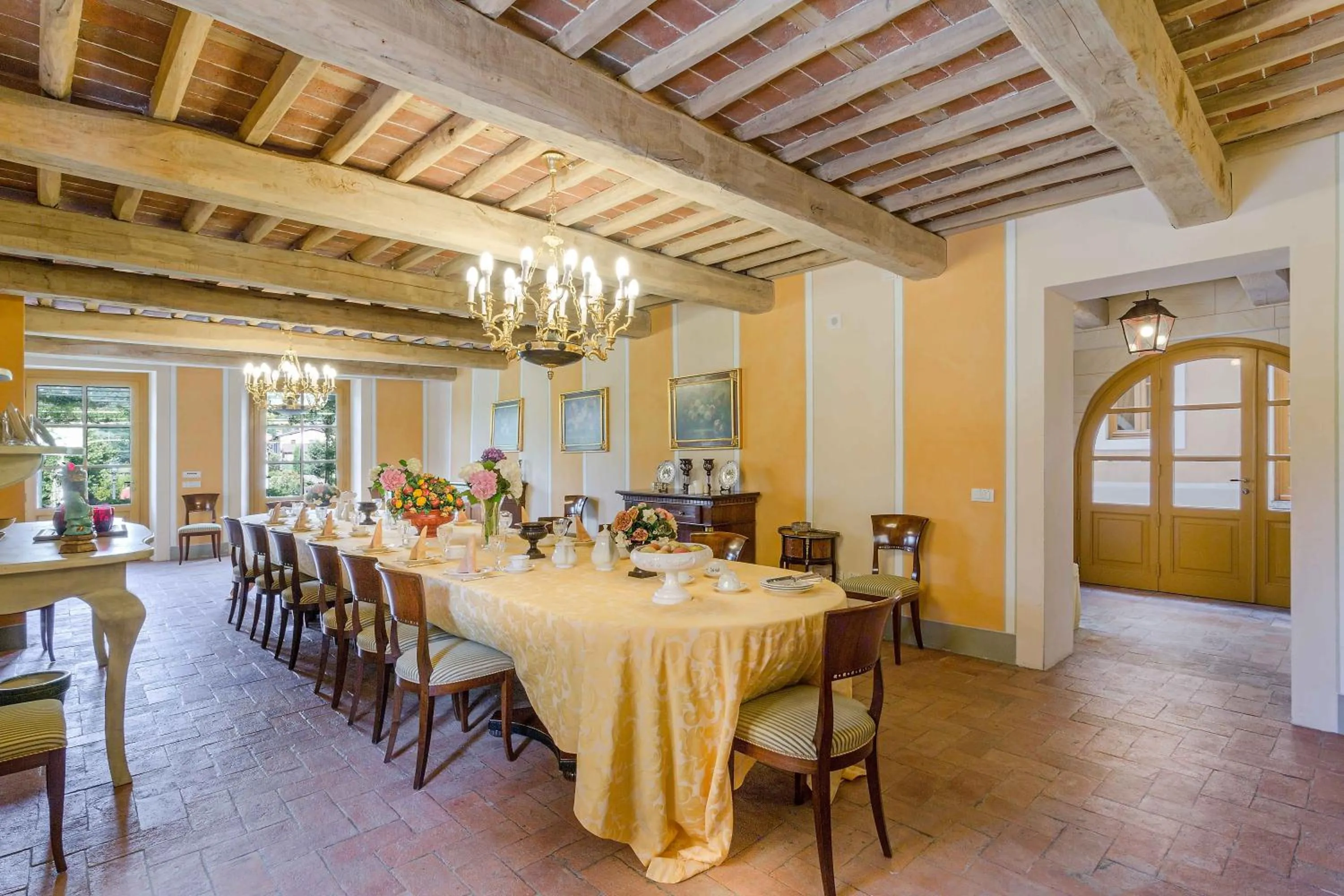 Dining area in Coselli's luxury Villas