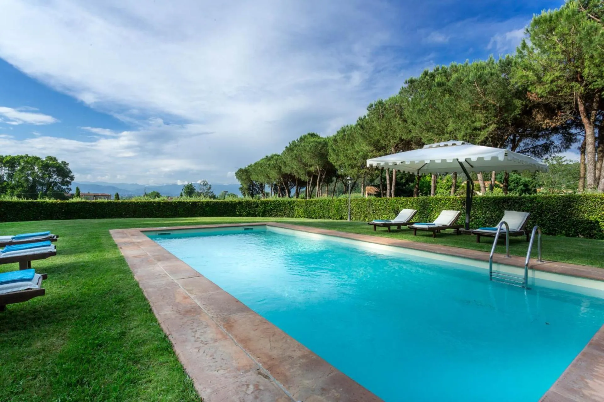 Swimming pool in Coselli's luxury Villas