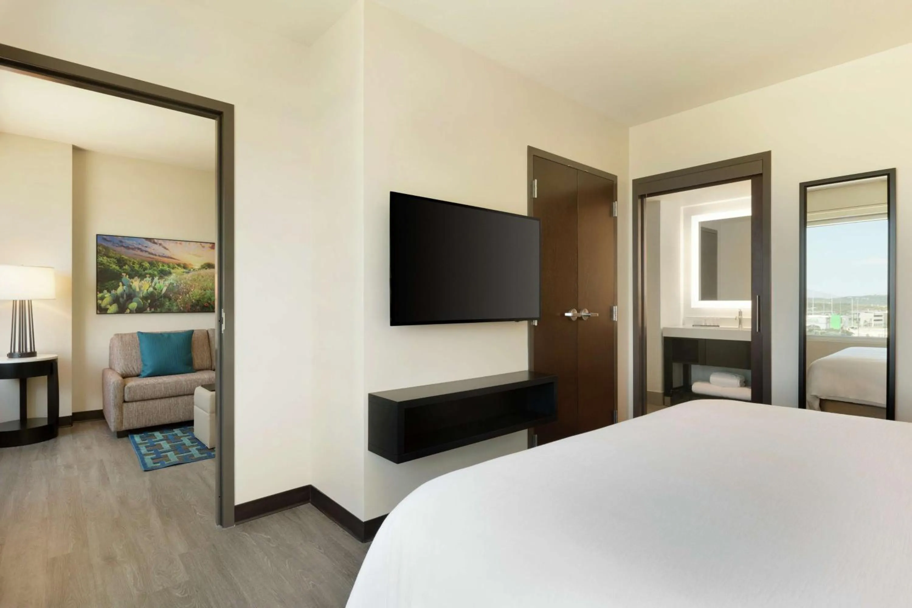 Bedroom, Bed in Embassy Suites By Hilton San Antonio Landmark