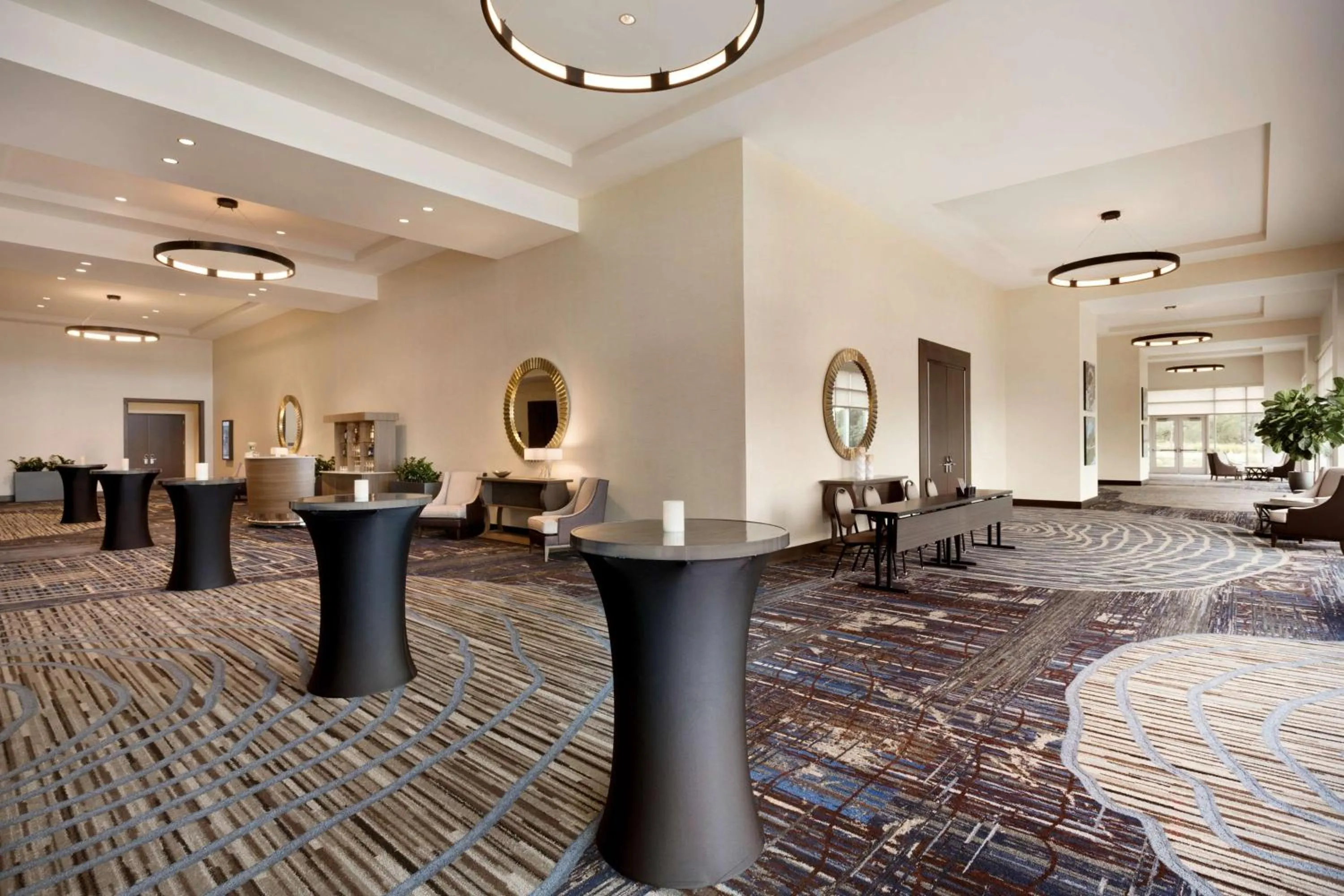 Lobby or reception in Embassy Suites By Hilton San Antonio Landmark