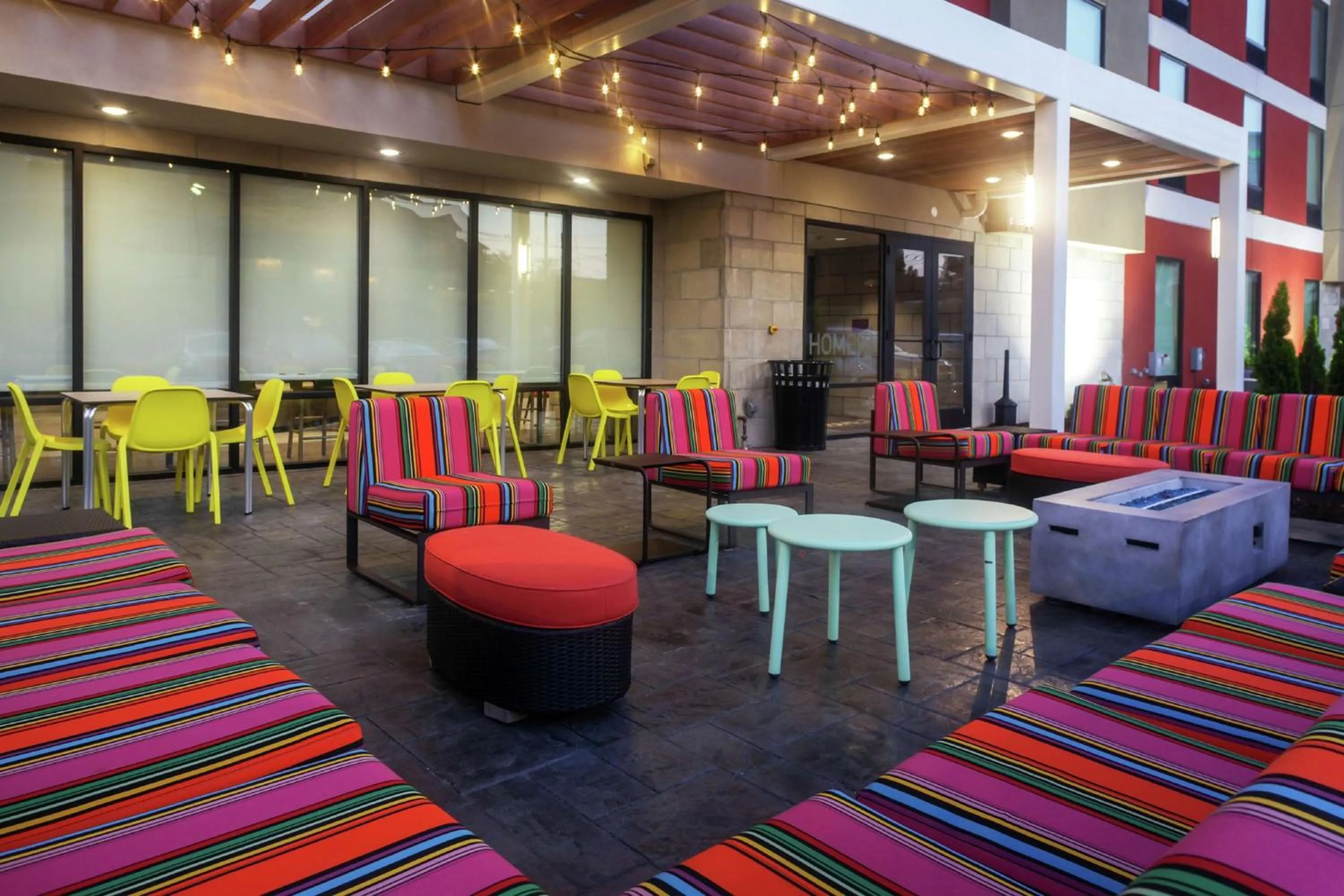 Patio in Home2 Suites By Hilton Louisville Airport Expo Center