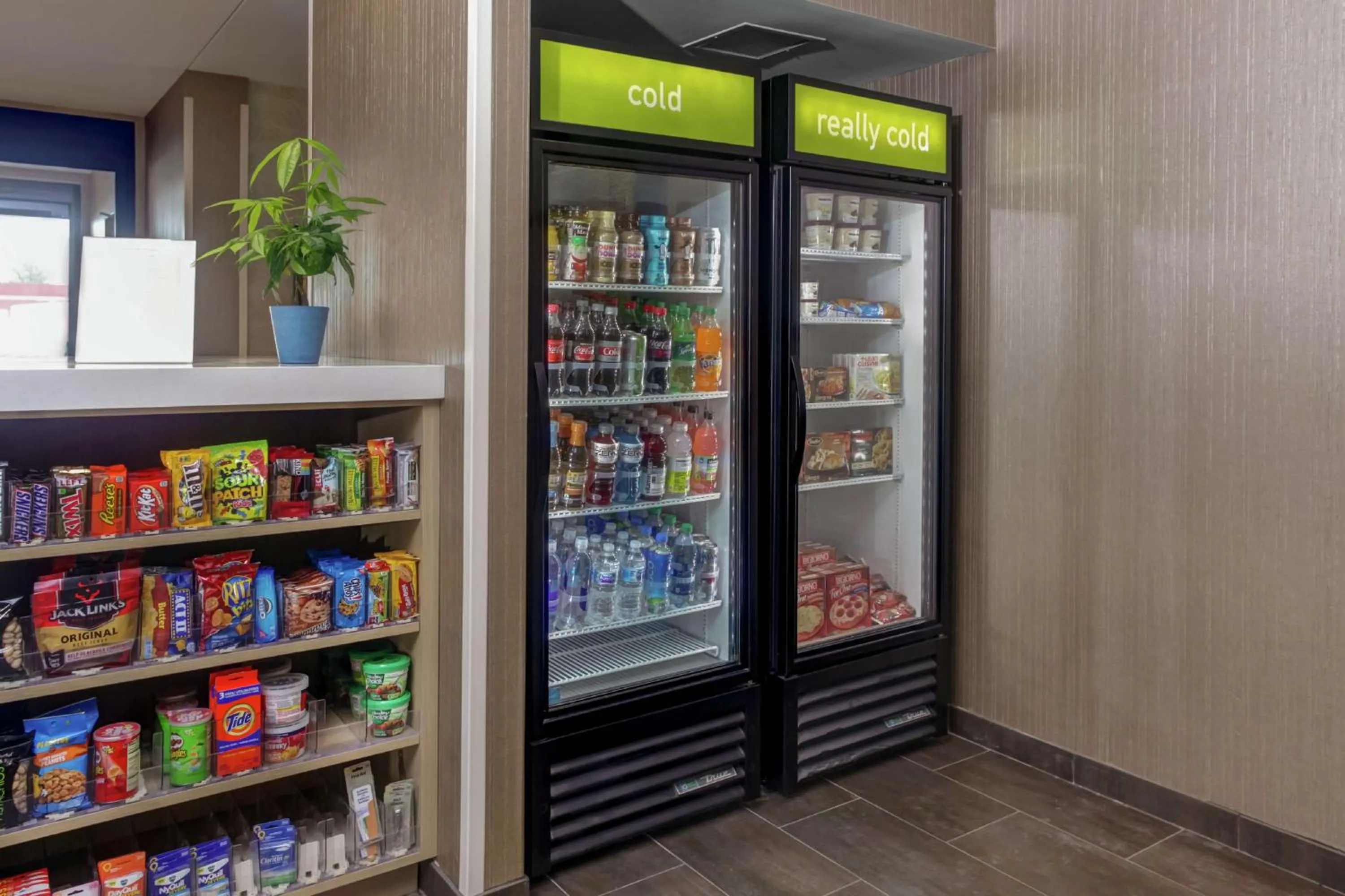 Dining area in Home2 Suites By Hilton Louisville Airport Expo Center