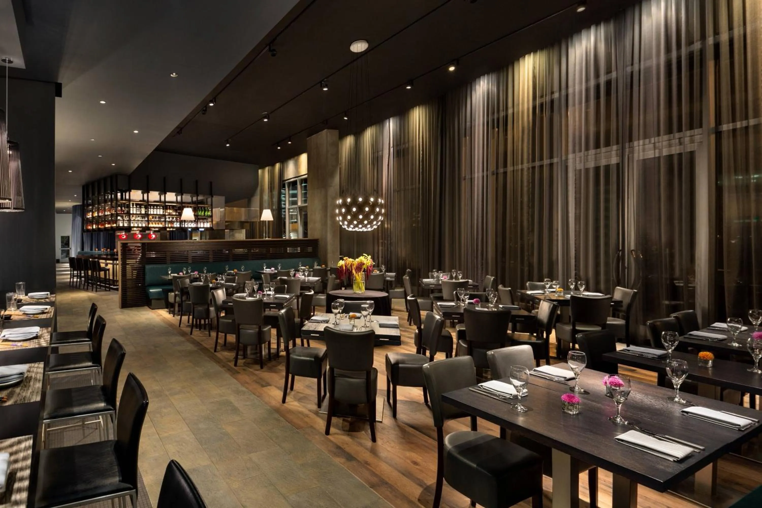 Restaurant/places to eat in Twelve Downtown, Autograph Collection