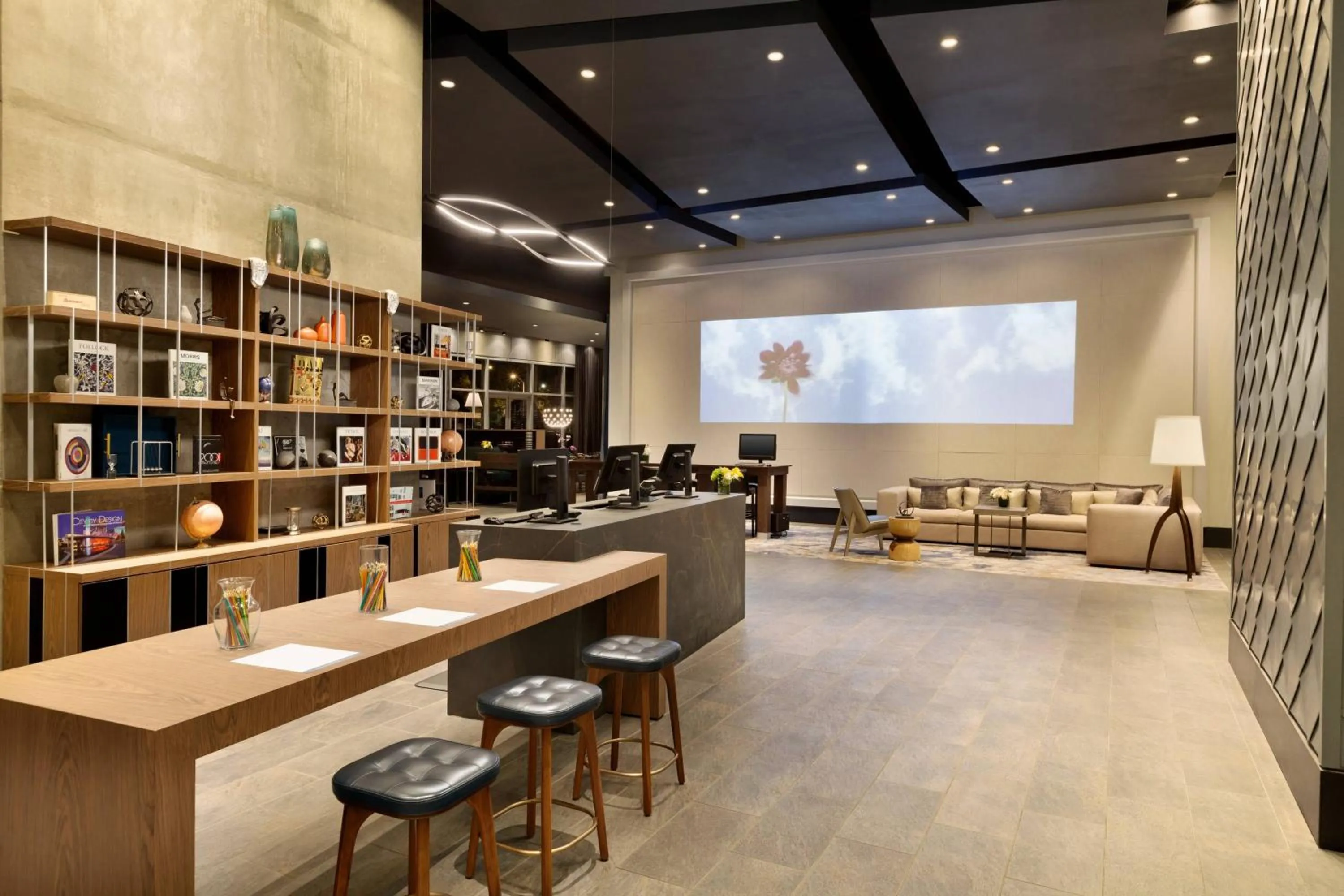 Lounge or bar in Twelve Downtown, Autograph Collection