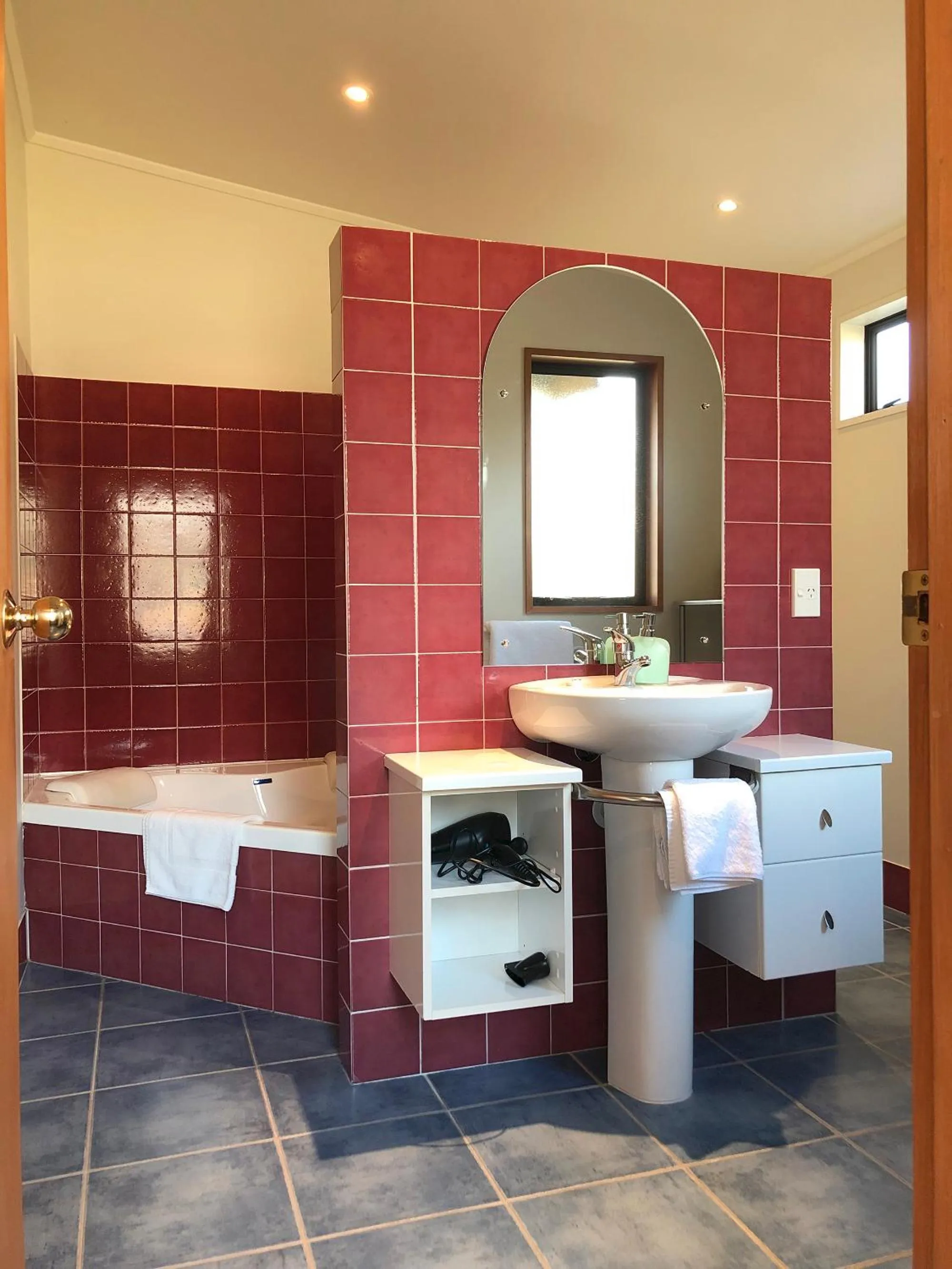 Toilet in Alpine View Lodge