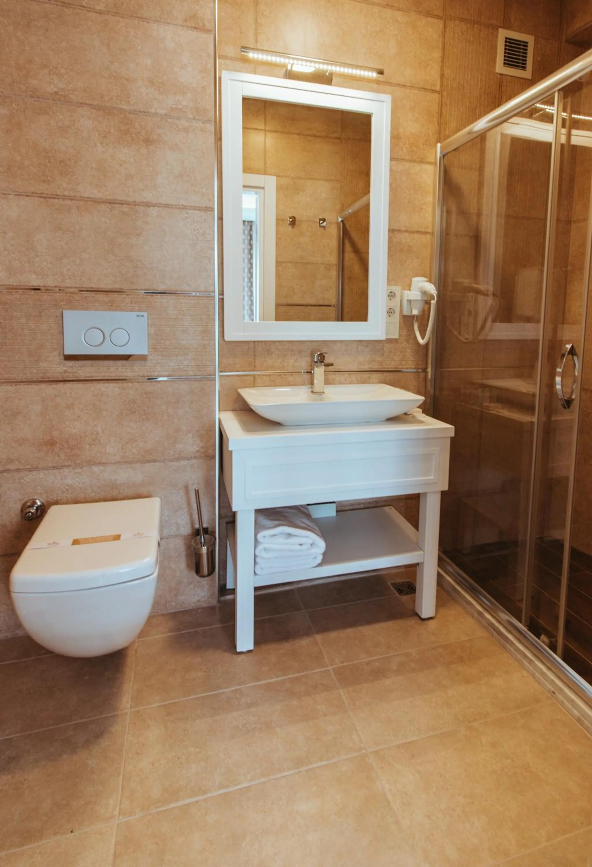 Shower in Istanroom by Keo