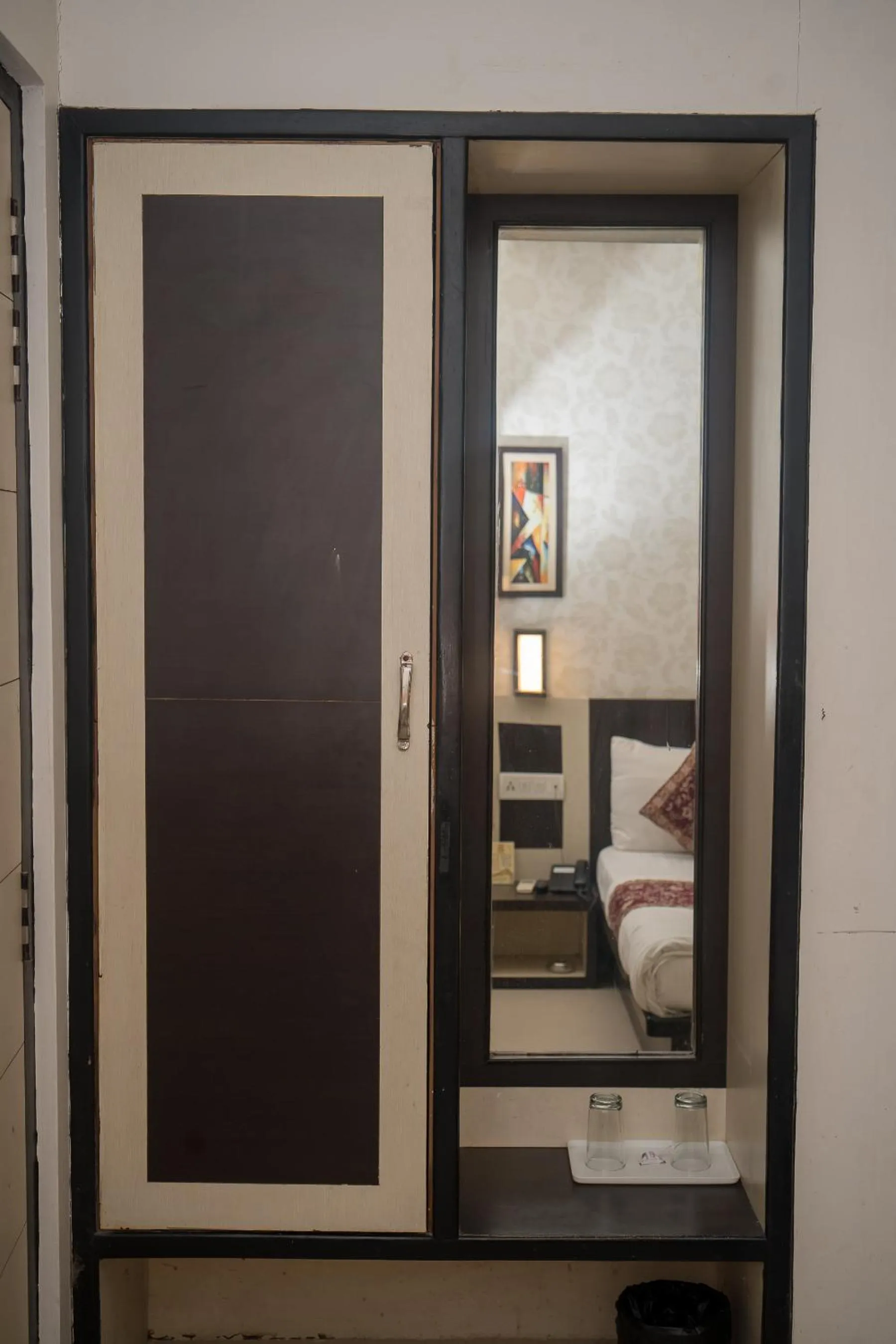 wardrobe, Bed in Hotel Ruby