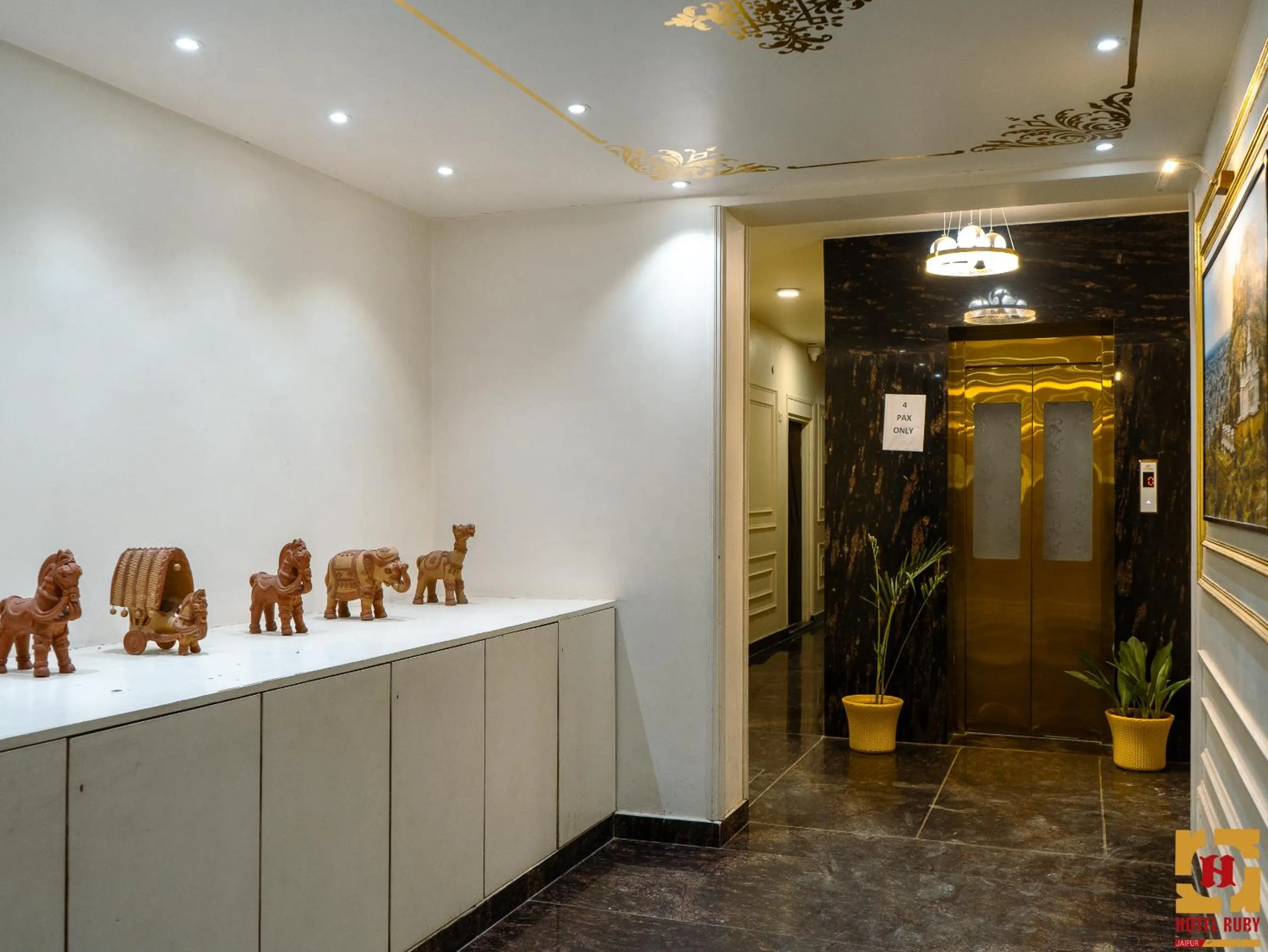 elevator in Hotel Ruby