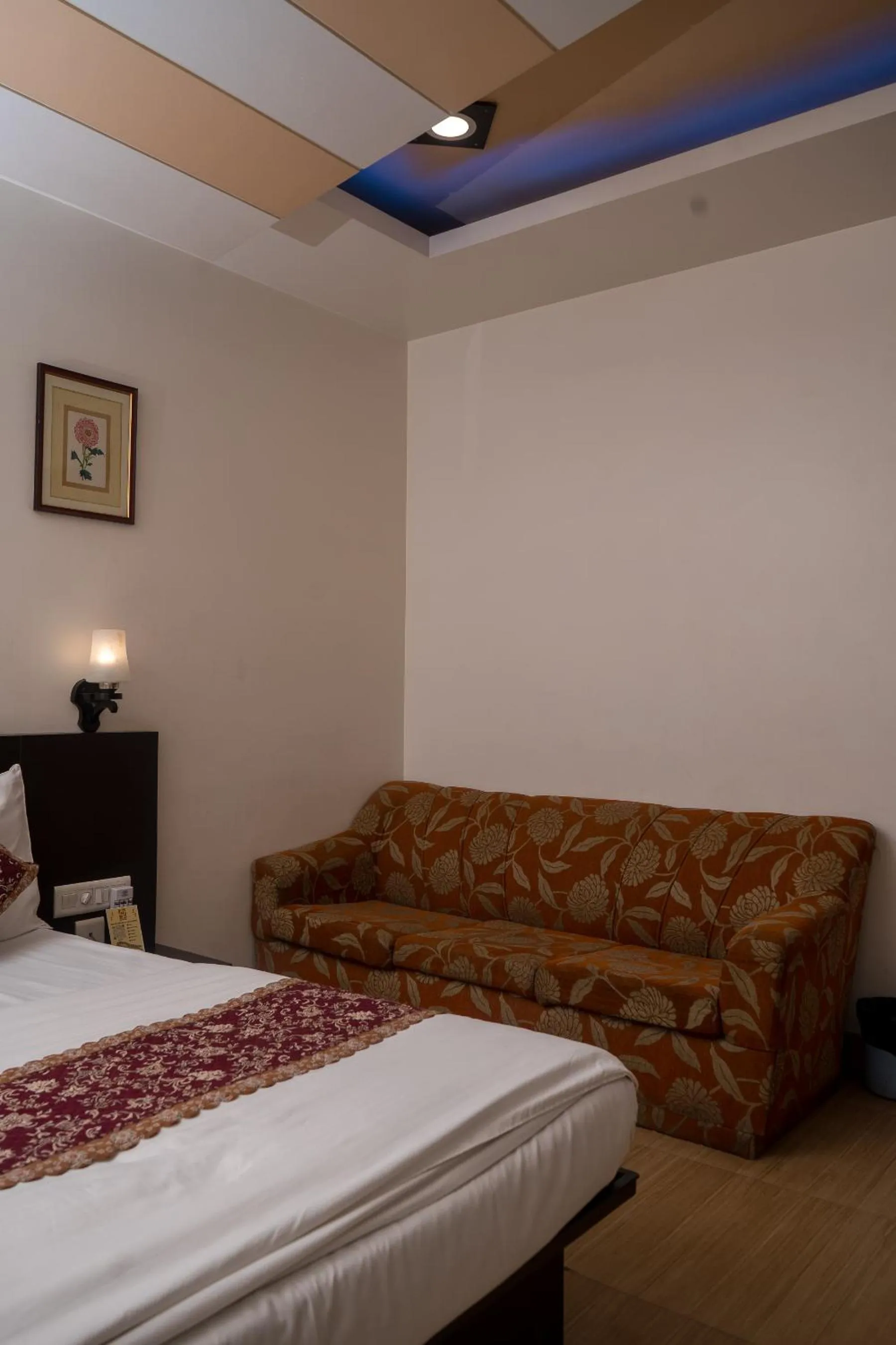 Seating area, Bed in Hotel Ruby