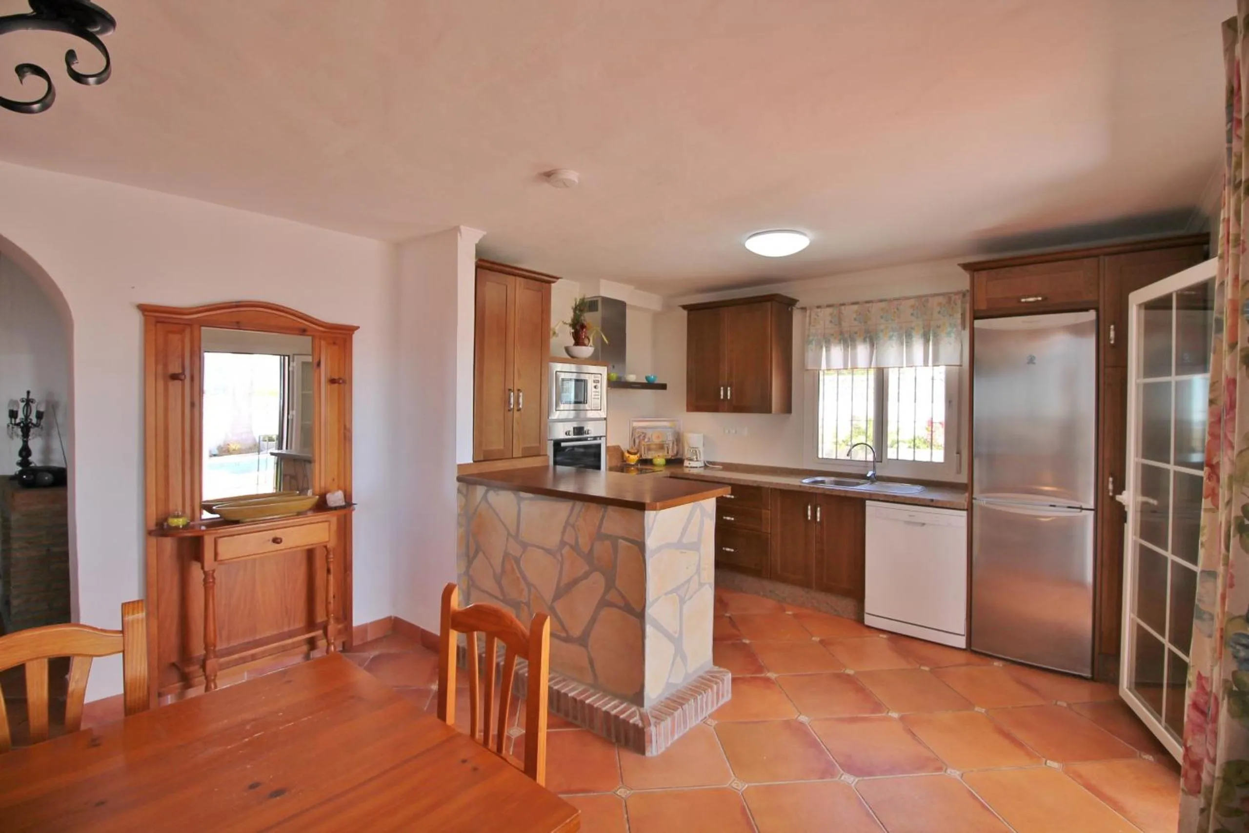 Kitchen or kitchenette in Villa Jeromo SpainSunRentals 1004