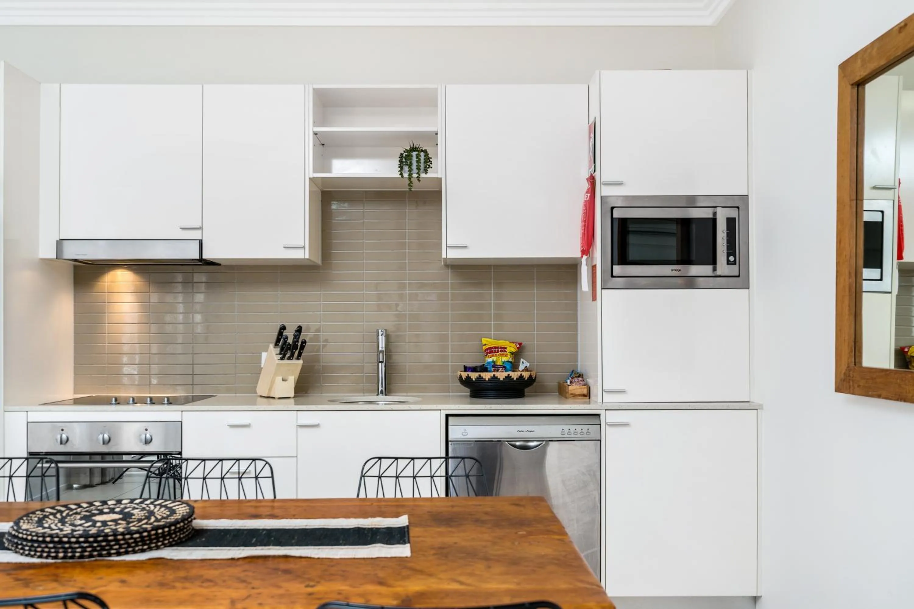 Kitchen or kitchenette in Byron Bay Hotel and Apartments