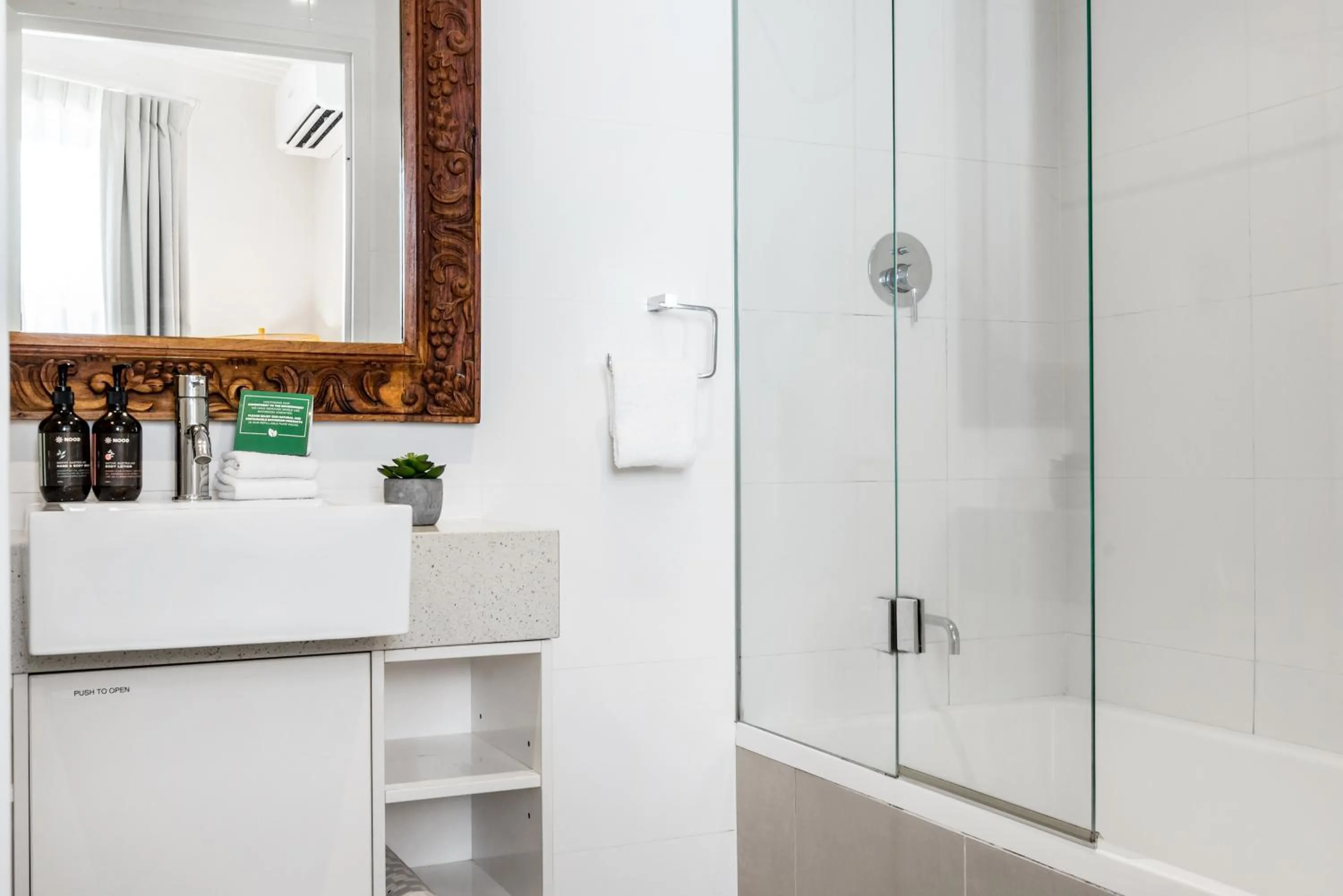 Shower in Byron Bay Hotel and Apartments