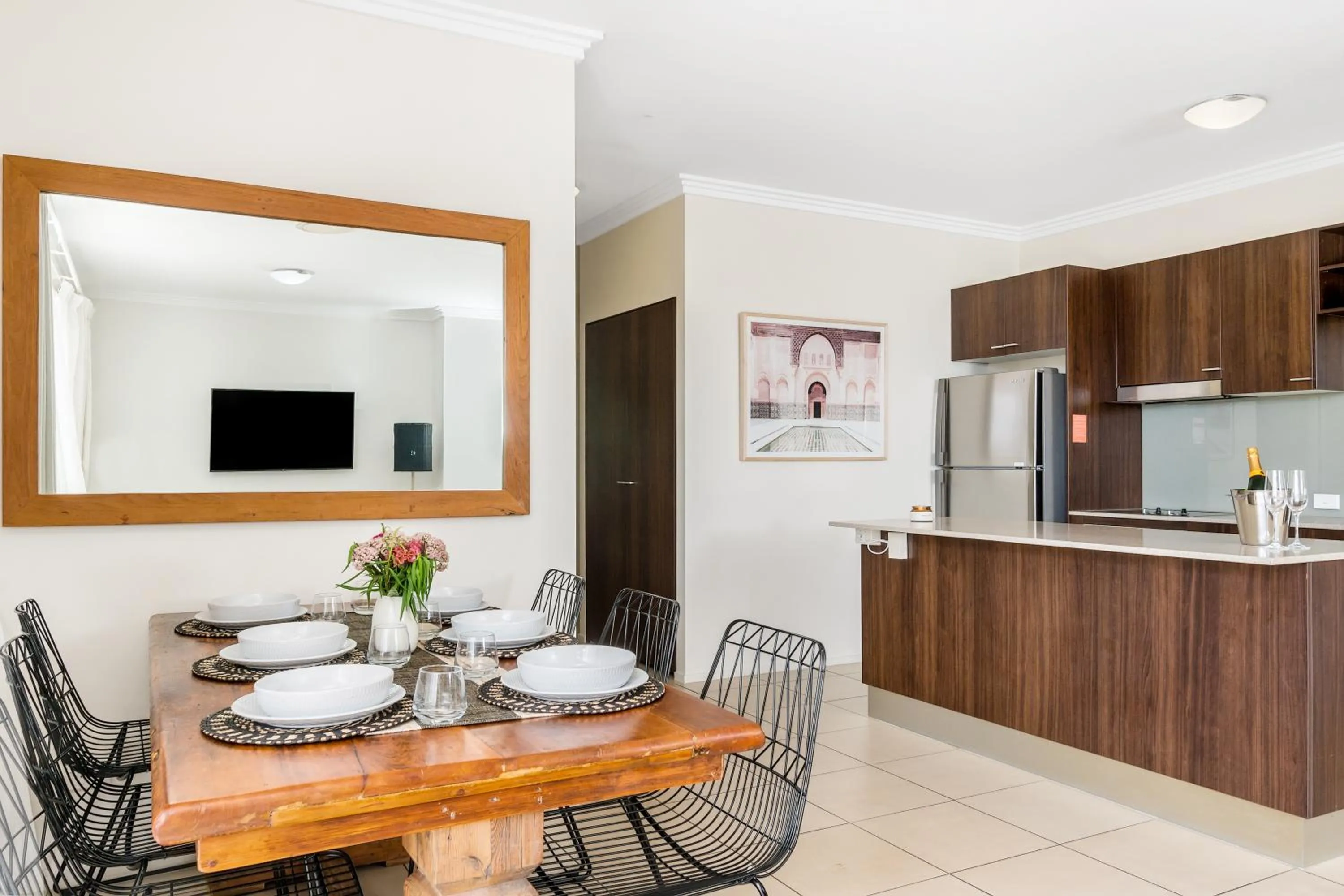 Dining area in Byron Bay Hotel and Apartments