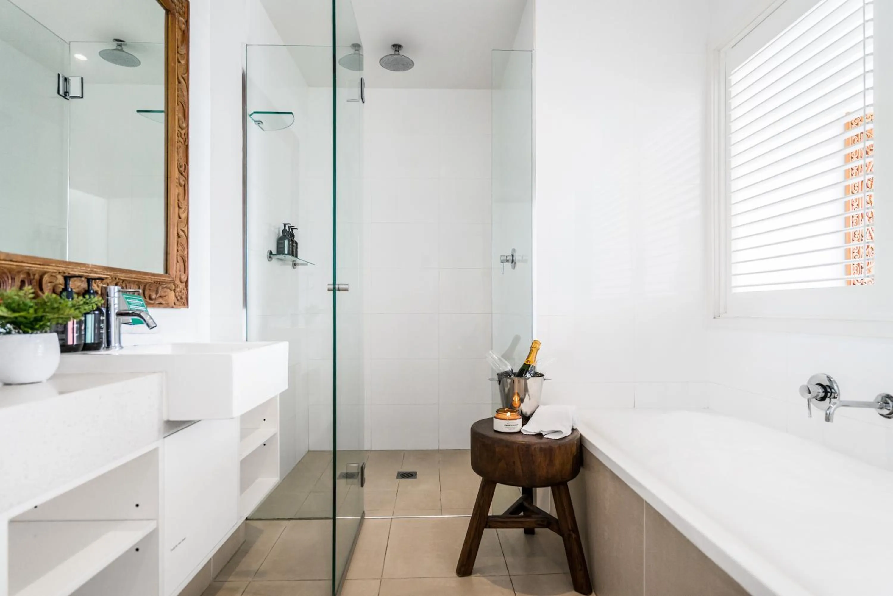 Shower in Byron Bay Hotel and Apartments