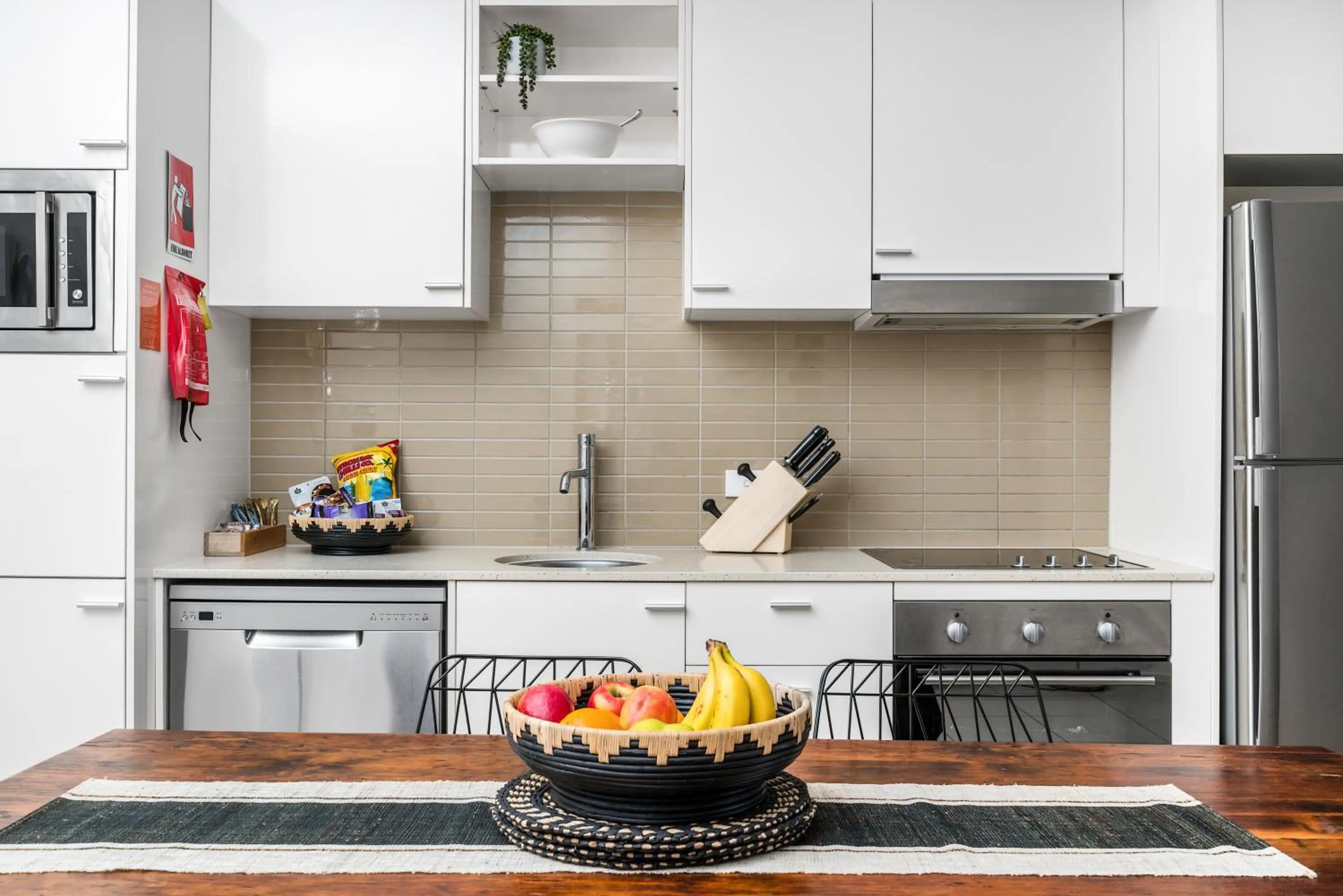 Kitchen or kitchenette in Byron Bay Hotel and Apartments