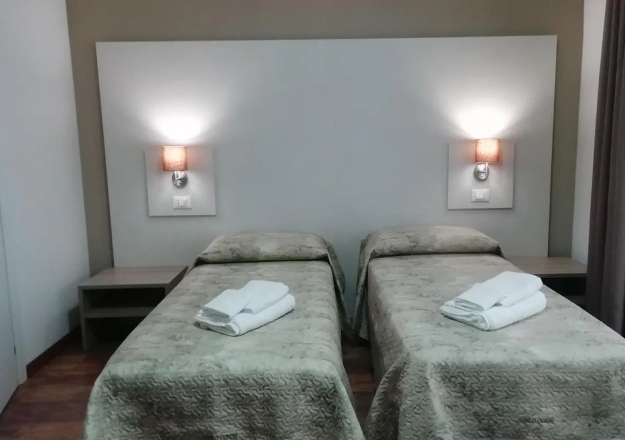 Bedroom, Bed in B&B Erifrà Piccolo Hotel