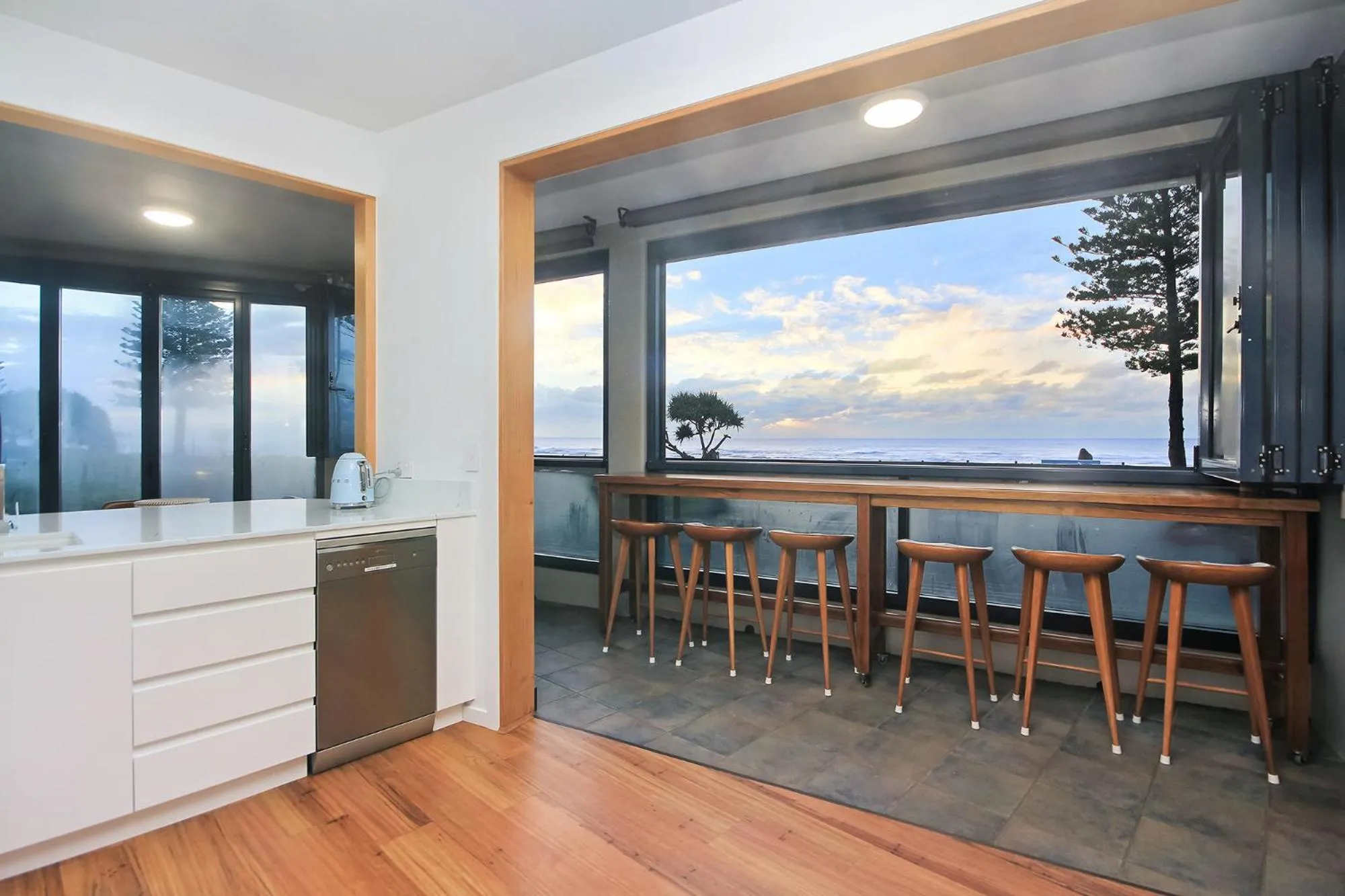 Kitchen or kitchenette in Lennox Holiday Apartments