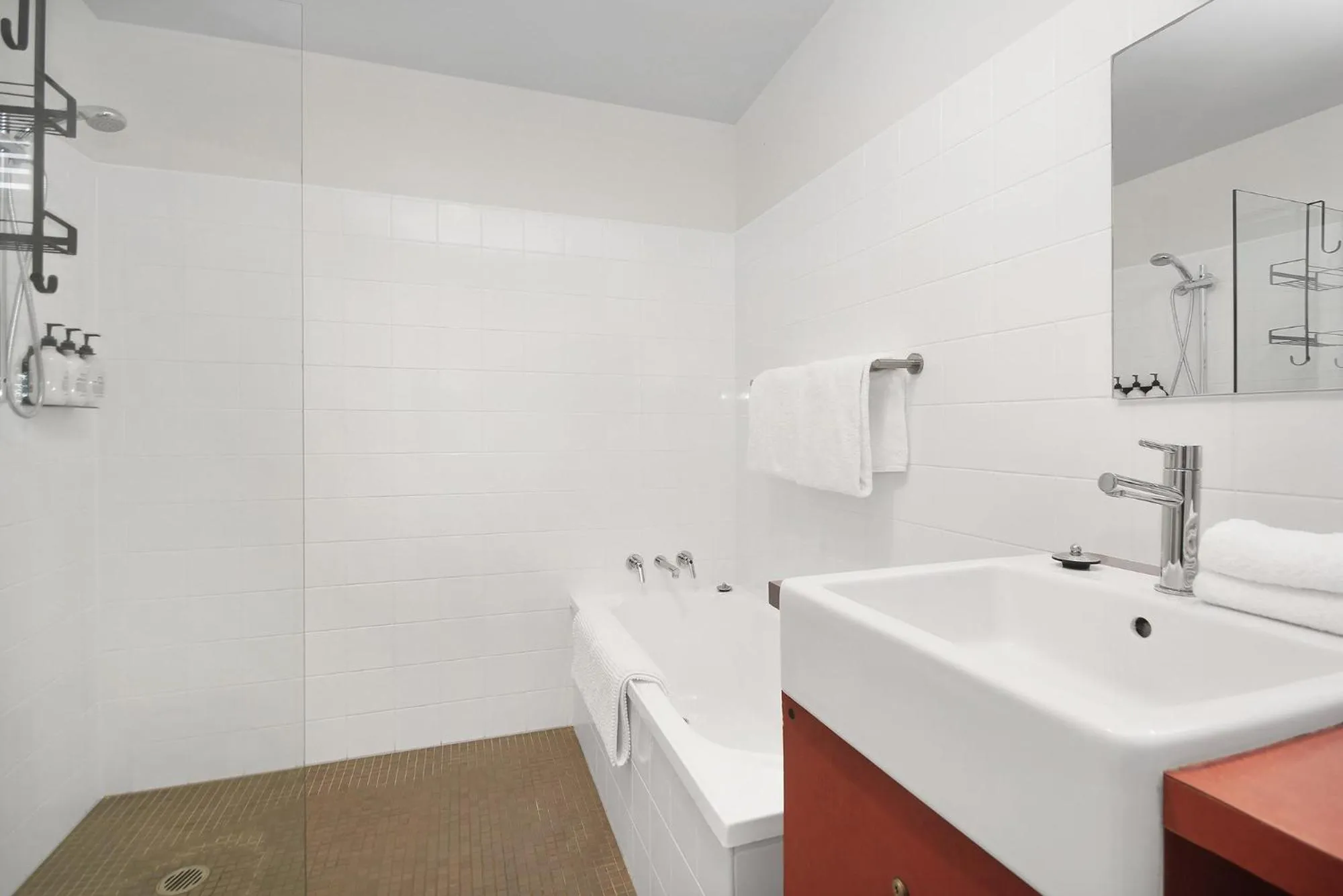 Bathroom in Lennox Holiday Apartments