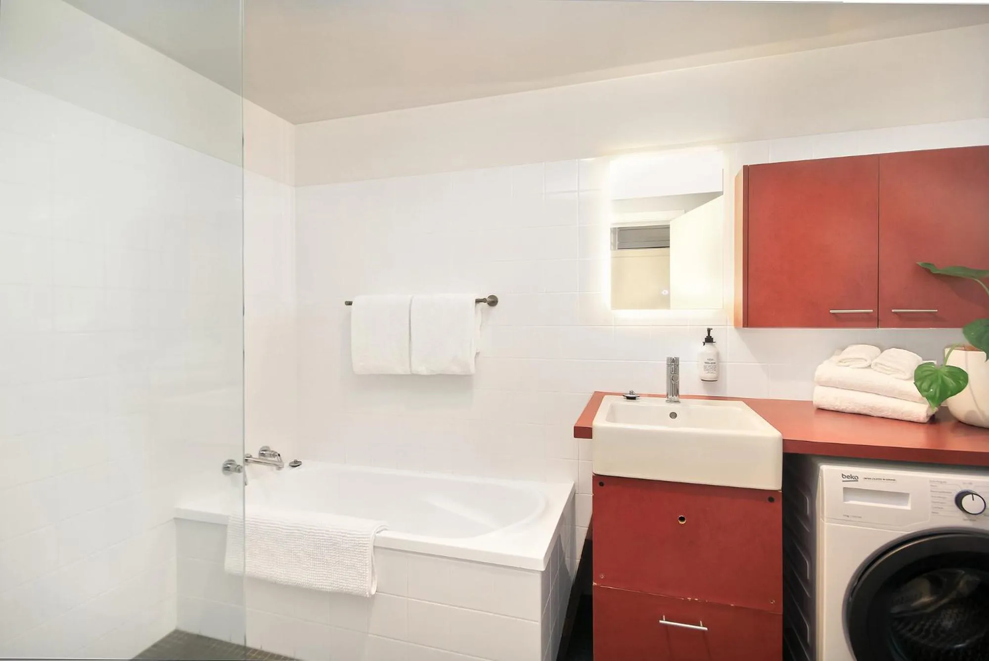 Bathroom in Lennox Holiday Apartments