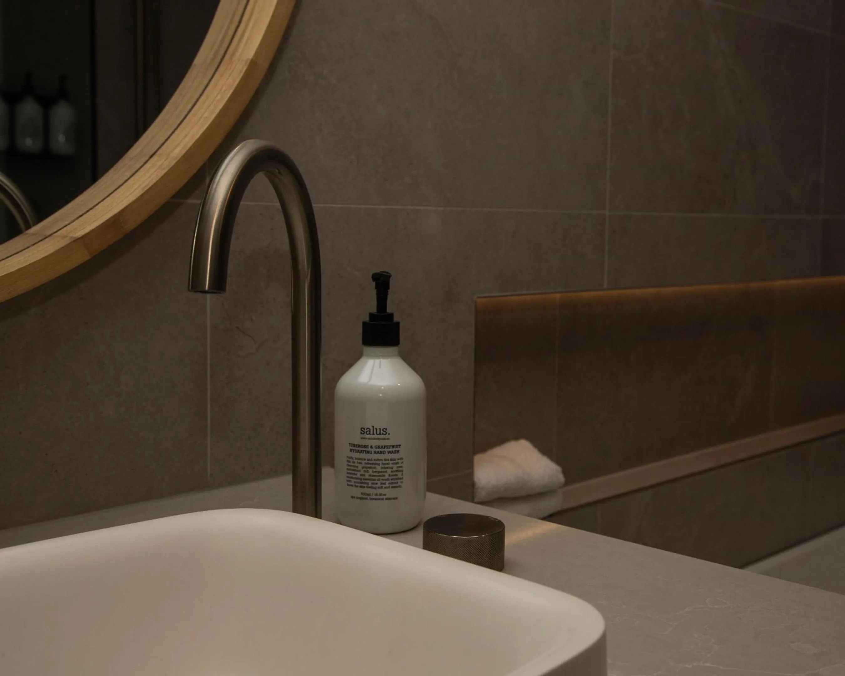 Bathroom in Lennox Holiday Apartments